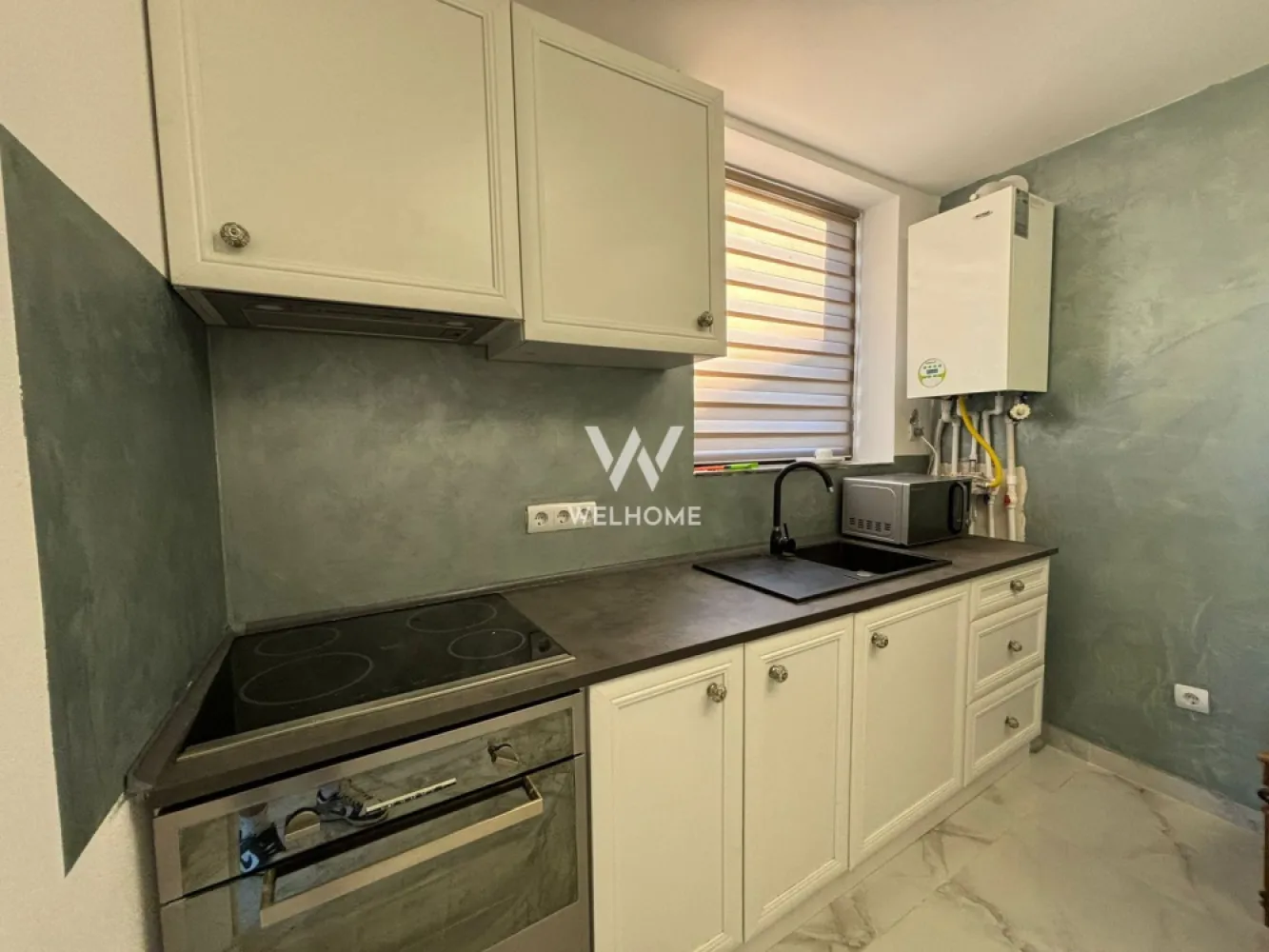 Apartament 3 camere PRETABIL pentru muncitori - Apartament 3 camere cu bucatarie separata - Str. Triajului, Selimbar

- Suprafata utila: 75 mp
- Apartamentul se afla la parter.
- Locuinta este mobilata si utilata, fiind alcatuita din living, bucatarie separata, 2 dormitoare, baie.
- Localizat intr-o zona buna cu acces la magazine, gradinite, shopping city etc.
- Parcare in fata imobilului.
- Se inchiriaza si pe perioade scurte, minim 1 luna. 
Disponibil IMEDIAT!

Chirie lunara: 550 Euro + se percepe garantie
Comision client: 50% din prima chirie
Contact: 0747.639.802