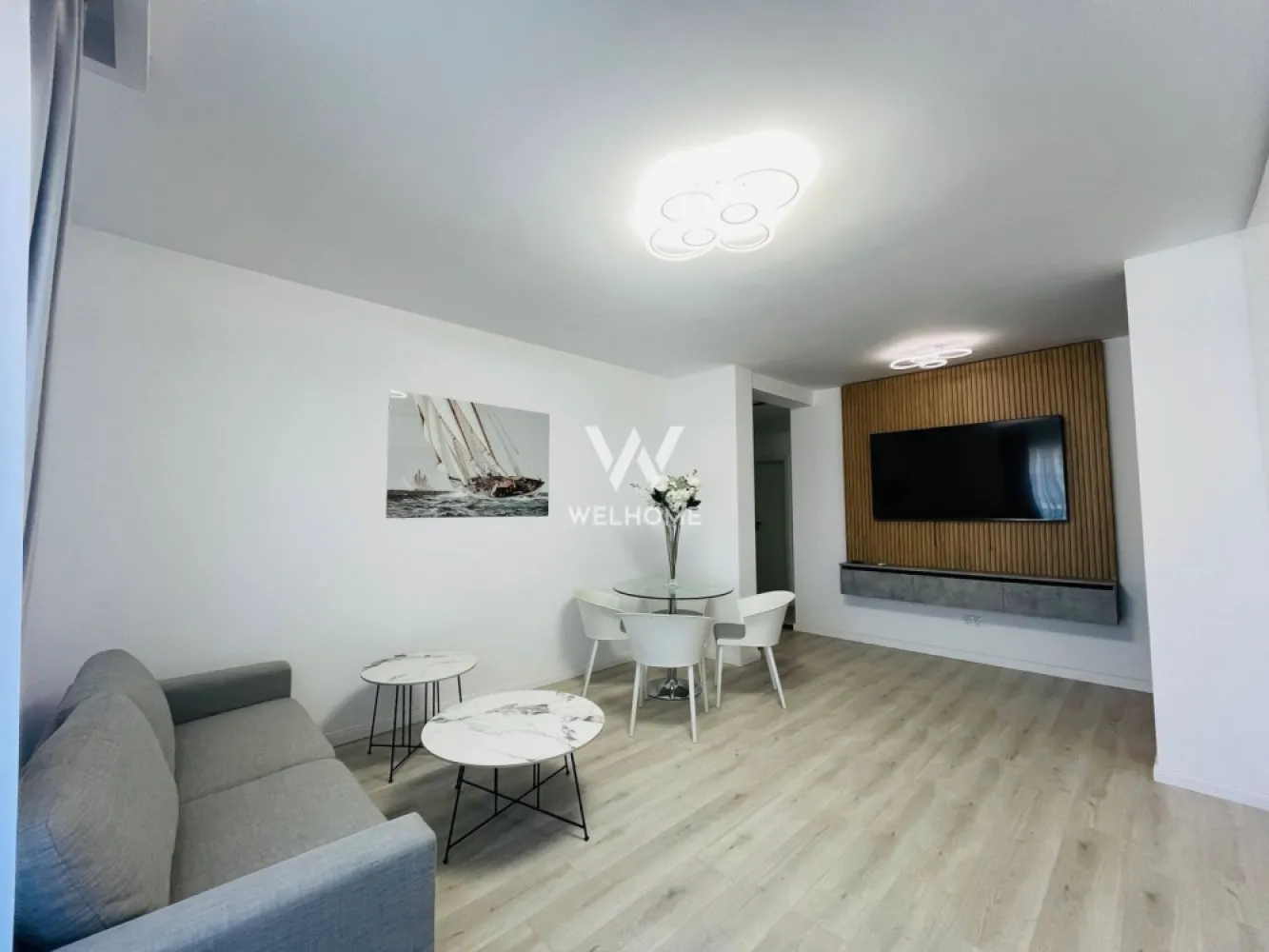 Apartament 3 camere gradina 47 mp Piata Rahovei, Dedeman - Apartament cu 3 camere de vanzare, Doamna Stanca, Sibiu

- Locatie superba, langa Piata Rahovei, Dedeman, Lidl, Mega Image
- Proiect nou format din 8 blocuri, cu 236 apartamente cu 2 si 3 camere, 
- Bloc modern cu un regim de inaltime P+3. 
- Suprafata utila: 61.2 mp + balcon de 7.8 mp
- Gradina 46 mp
- Compartimentare practica: 2 dormitoare, living cu bucatarie deschisa cu iesire in balcon, hol si o baie cu geam.
- Apartamentele se vand la stadiul de alb. Optional se pot finisa la cererea clientului.
- Predare la exterior LA CHEIE: scarile blocului la cheie, balcoanele placate cu gresie, izolatie exterioara, fatada blocului facuta, alei si spatii verzi, loc de joaca.
- 1 loc de parcare inclus in pret
- Contra cost apartamentele se pot preda la cheie.
- Se accepta credit ipotecar - avans minim 15%

PRET: 130.000 Euro - Tva inclus
Cosmin-0743292794