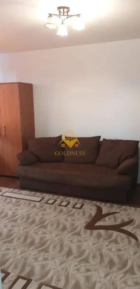 2 camere, Gheorgheni, Zona Iulius Mall, FSEGA, LIDL, Kaufland - GOLDNESS Imobiliare vă propune spre închiriere un apartament cu 2 camere semidecomandate complet mobilat și utilat, la etajul 5 într-un imobil de 10 etaje, în Cartierul Gheorgheni.
Dispune de loc de parcare!
Se află în apropierea stațiilor de transport în comun, magazine, restaurante, spații verzi, farmacii, etc. 

Apartamentul este compartimentat astfel:
 - dormitor cu o canapea extensibila, dressing, 
 - camera de trecere cu o canapea extensibilă, dulapuri
 - bucatarie complet utilată și mobilată, , loc de servit masa 
 - baie cu cada, calorifer port prosop și dulap pentru depozitare.
 - terasa de 8 mp.

Imobilul este dotat cu toate cele necesare- centrală proprie, frigider, aragaz, hotă, mașină de spălat haine, etc. 

Dacă sunteți interesați de acest apartament și doriți să îl vizionați, dar și pentru alte oferte nu ezitați să ne contactați telefonic sau prin e-mail. Vă stăm la dispoziție!
Pentru intermediere se percepe un comision de 50% din prețul chiriei!