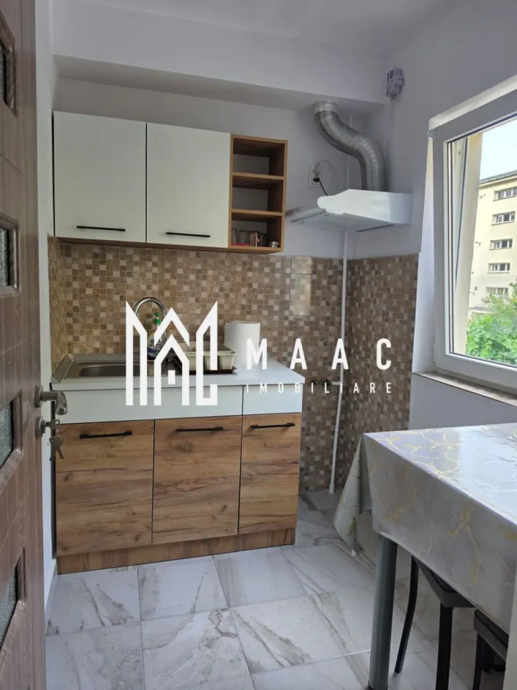 Garsoniera | Zona Centrala | Etaj 1 | 28 mpu| - Garsonieră confort 1, în zona ultracentrală – locație excelentă pentru locuit sau investiție

MAAc Imobiliare vă propune spre vânzare o garsonieră confort 1, amplasată în zona ultracentrală a orașului, o proprietate ce îmbină avantajele unei locații premium cu accesul facil la toate facilitățile urbane. Este alegerea ideală atât pentru locuință proprie, cât și pentru investiție, datorită cererii ridicate pentru închirieri în această zonă.

Avantajele proprietății:

Poziționare ultracentrală, cu acces rapid către principalele puncte de interes ale orașului;
Compartimentare confort 1, practică și bine organizată, ce oferă un spațiu funcțional și luminos;
În imediata apropiere se află școli, grădinițe, instituții publice și zone comerciale;
Piața agroalimentară, supermarketurile, farmaciile și alte servicii esențiale sunt la doar câteva minute de mers pe jos;
Stațiile mijloacelor de transport în comun sunt situate în apropierea imobilului, asigurând conexiuni rapide către orice zonă a orașului.

Datorită amplasării excelente și a compartimentării eficiente, această garsonieră reprezintă o oportunitate foarte bună atât pentru cei care își doresc o locuință în centrul orașului, cât și pentru investitorii interesați de un randament atractiv prin închiriere.

Pentru mai multe informații sau pentru programarea unei vizionări, vă rugăm să comunicați ID-ul proprietății: 3170422.

MAAc Imobiliare – Alegem împreună proprietatea potrivită pentru tine.