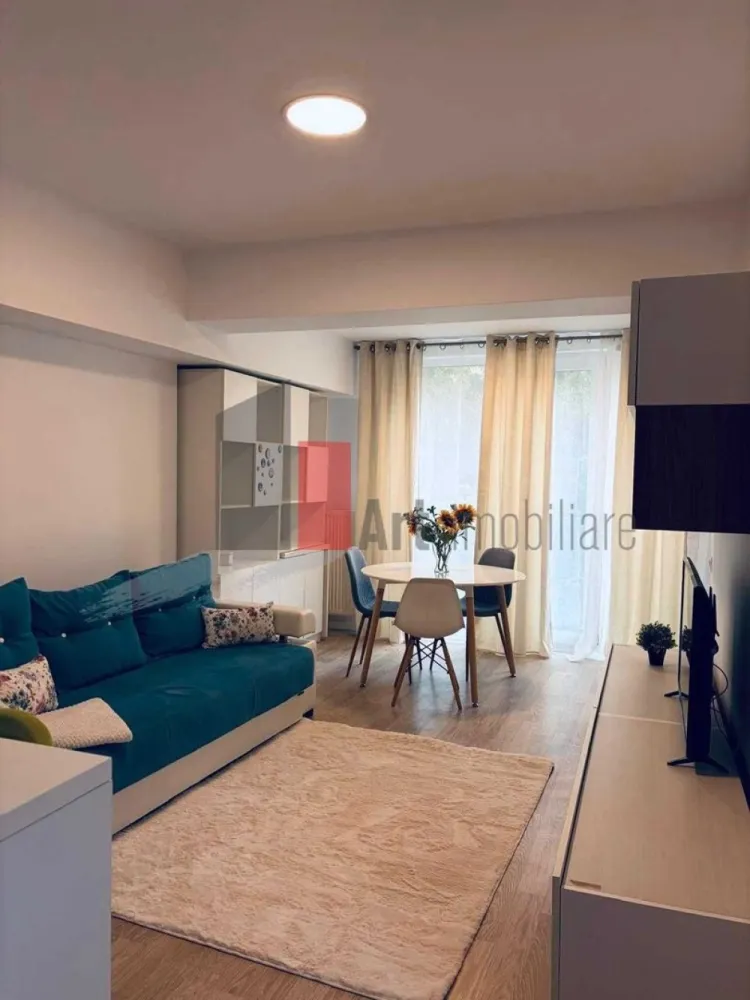 Inchiriere apartament 2 camere si loc de parcare-Grozavesti/Politehnica - Închiriem apartament 2 camere, în Complexul Rezidențial Politenica Park, cu vedere la parcul Universității Politehnica și loc de parcare.
Mobilat și utilat cu electrocasnice de calitate.
Apartamentul se afla la etajul 1 al unui imobil cu 9 etaje.
Preț: 650 Euro / lună, cu loc de parcare inclus.