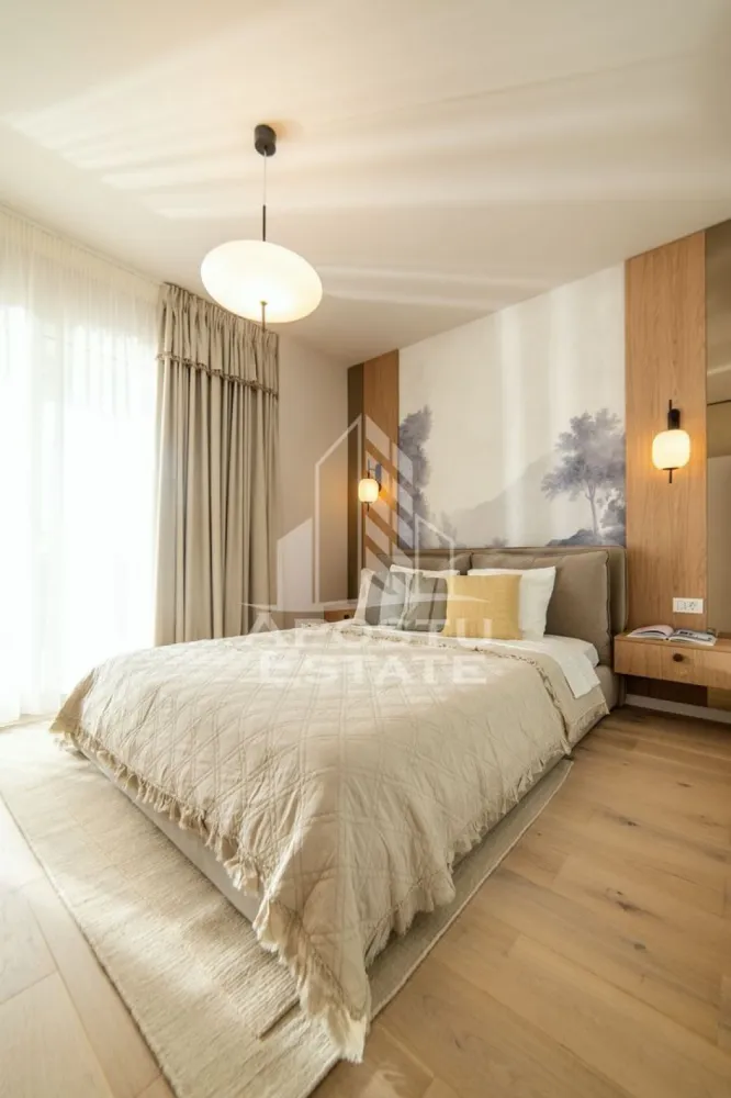 Apartament 2 camere, de inchiriat, Central, Timisoara - APOSTU ESTATE va propune spre inchiriere un apartament de lux cu 2 camere, open space situat la etajul 9/11, zona Central

Imobilul se intinde pe o suprafata utila de 57.5 mp si este compartimentat astfel:

- hol de acces

- living open space

- 1 dormitor matrimonial

- bucatarie utilata si mobilata complet inclusiv cu pahare, vesela, etc

-baie cu dus

- terasa deschisa de 6 mp

Confortul termic se realizeaza prin intermediul centralei pe imobil si al aparatelor de aer conditionat. Smart home system pentru reglare temperaturi in fiecare incapere. Incalzire este prin pardoseala.

Apartamentul are un loc de parcare la subteran inclus in pret.

Toate electrocasnicele sunt de cea mai inalnta calitate, iar mobilierul din living si bucatarie este facut pe comanda de la designerii italieni Rovere.

Vecinatati:

- Iulius Town

- Piata Unirii, Piata Operei

- McDonalds

- Mijloace de transport in comun

Apartamentul este la prima inchiriere.

Garantia este echivalenta a 2 luni de chirie pentru animale.

 Se accepta animale de companie si sa se fumeze in incinta imobilului.

Disponibil imediat

Va asteptam cu drag la o vizionare!

ID intern: CP3227264!