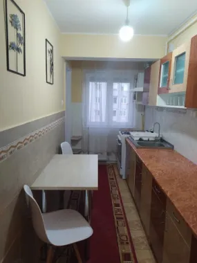 BRASADAS vinde ap 2 cam decomandate M15 etaj 7 lifturi noi.