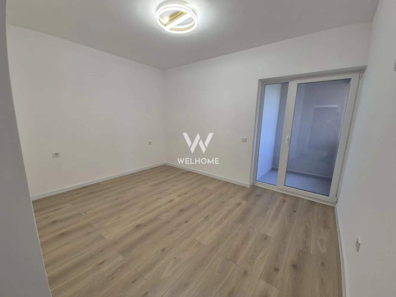 Apartament 3 camere, proiect nou, Calea Surii Mici, Sibiu - Apartament 3 camere, in zona Calea Surii Mici, Sibiu - Comision 0%

- Suprafata utila: 70.15 mp
- Compartimentare practica: 2 dormitoare, living cu bucatarie open space, 2 bai, hol, sas, 2 logie
- Complex rezidential cu Parter+6Etaje+Etaj Retras
- Pretul afisat este pentru Apartament SEMIFINISAT LA ALB - cu centrala termica si incalzire in pardoseala Vaillant, usa de intrare de metal, peretii cu lavabila, geamuri termopan, video interfon, instalatii electrice, termice si sanitare pe pozitie.
- Exteriorul se preda LA CHEIE: lift, balcoane si terase placate cu gresie, alei si trotuare pavate, spatii verzi.
- Zona deosebita, la DOAR 10 minute de centrul Sibiului, mijloace de transport in comun, strazi asfaltate si iluminate.
- 1 loc de parcare suprateran inclus in pret.
- Contra cost se poate cumpara si loc de parcare subteran.
- Predare: Primavara 2026 
Poze cu titlul de prezentare!

PRET: 140.300 Euro Tva Inclus