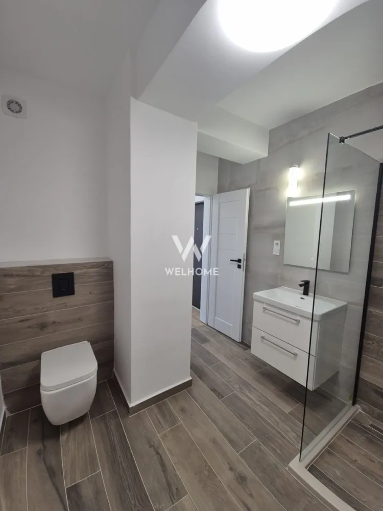 Apartament 3 camere, proiect nou, Calea Surii Mici, Sibiu - Apartament 3 camere, in zona Calea Surii Mici, Sibiu - Comision 0%

- Suprafata utila: 70.15 mp
- Compartimentare practica: 2 dormitoare, living cu bucatarie open space, 2 bai, hol, sas, 2 logie
- Complex rezidential cu Parter+6Etaje+Etaj Retras
- Pretul afisat este pentru Apartament SEMIFINISAT LA ALB - cu centrala termica si incalzire in pardoseala Vaillant, usa de intrare de metal, peretii cu lavabila, geamuri termopan, video interfon, instalatii electrice, termice si sanitare pe pozitie.
- Exteriorul se preda LA CHEIE: lift, balcoane si terase placate cu gresie, alei si trotuare pavate, spatii verzi.
- Zona deosebita, la DOAR 10 minute de centrul Sibiului, mijloace de transport in comun, strazi asfaltate si iluminate.
- 1 loc de parcare suprateran inclus in pret.
- Contra cost se poate cumpara si loc de parcare subteran.
- Predare: Primavara 2026 
Poze cu titlul de prezentare!

PRET: 140.300 Euro Tva Inclus