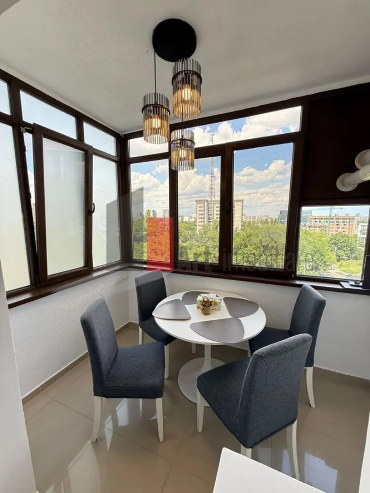 Inchiriere apartament 2 camere+Loc de parcare- Lujerului - Oferim spre inchiriere apartament de 2 camere decomandat, suprafata utila 60 mp, Bloc nou Fabricii 25, renovat si utilat complet. Totul nou! Loc de parcare.

Bloc nou constructie 2012.
Zona linistita cu vedere superba.
Loc de parcare.

Se afla la 8 min. de mers pe jos de metrou Lujerului, 2 min. tramvai 41, 10 min. metrou Crangasi.
Supermarket-uri: Mega Image si Profi la parter, Carrefour la 10 min. de mers pe jos.
Mall-uri: Plaza Romania si AFI Cotroceni la 10 min.

Centrala termica pe gaz cu termostat de ambient.

Apartamentul a fost renovat si utilat complet:
- Bucatarie complet utiliata, electrocasnice Bosch: Masina de spalat vase, plita gaz, cuptor electric, masina de spalat rufe, frigider.
- Baie: mobilier inlocuit, baterii Grohe;
- TV in ambele camere;
- Dormitor saltea Mobexpert;
- Living canapea extensibila Mobexpert;
- AC;