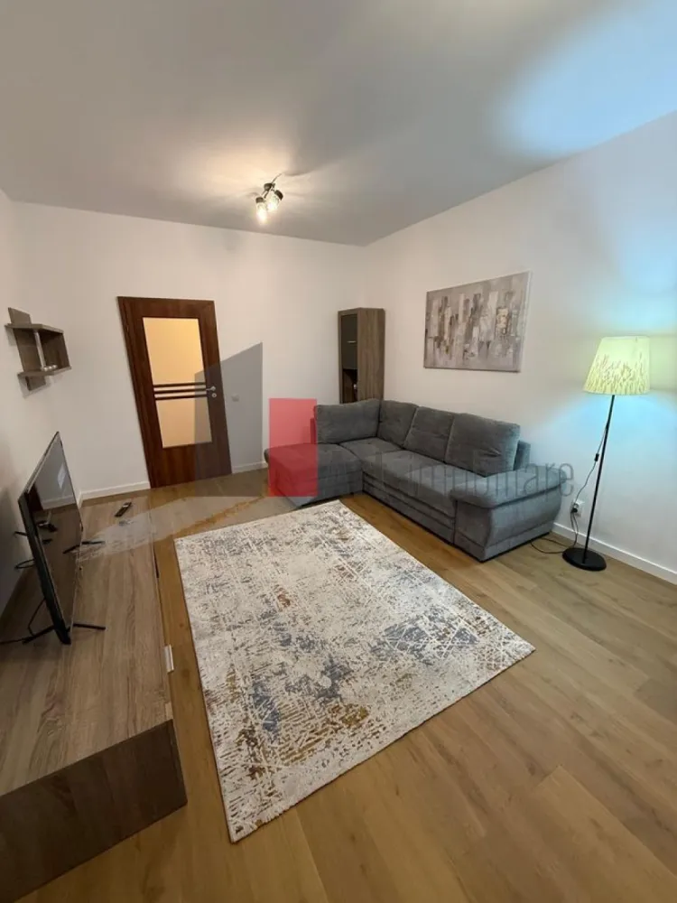 Inchiriere apartament 2 camere+Loc de parcare- Lujerului - Oferim spre inchiriere apartament de 2 camere decomandat, suprafata utila 60 mp, Bloc nou Fabricii 25, renovat si utilat complet. Totul nou! Loc de parcare.

Bloc nou constructie 2012.
Zona linistita cu vedere superba.
Loc de parcare.

Se afla la 8 min. de mers pe jos de metrou Lujerului, 2 min. tramvai 41, 10 min. metrou Crangasi.
Supermarket-uri: Mega Image si Profi la parter, Carrefour la 10 min. de mers pe jos.
Mall-uri: Plaza Romania si AFI Cotroceni la 10 min.

Centrala termica pe gaz cu termostat de ambient.

Apartamentul a fost renovat si utilat complet:
- Bucatarie complet utiliata, electrocasnice Bosch: Masina de spalat vase, plita gaz, cuptor electric, masina de spalat rufe, frigider.
- Baie: mobilier inlocuit, baterii Grohe;
- TV in ambele camere;
- Dormitor saltea Mobexpert;
- Living canapea extensibila Mobexpert;
- AC;