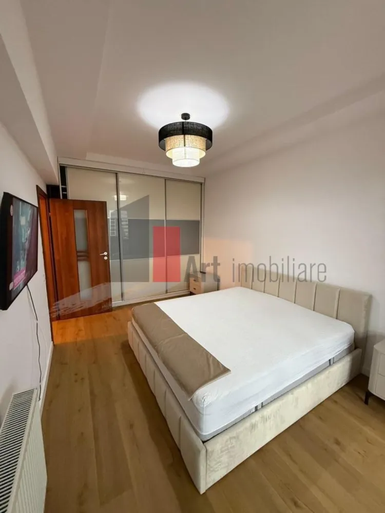 Inchiriere apartament 2 camere+Loc de parcare- Lujerului - Oferim spre inchiriere apartament de 2 camere decomandat, suprafata utila 60 mp, Bloc nou Fabricii 25, renovat si utilat complet. Totul nou! Loc de parcare.

Bloc nou constructie 2012.
Zona linistita cu vedere superba.
Loc de parcare.

Se afla la 8 min. de mers pe jos de metrou Lujerului, 2 min. tramvai 41, 10 min. metrou Crangasi.
Supermarket-uri: Mega Image si Profi la parter, Carrefour la 10 min. de mers pe jos.
Mall-uri: Plaza Romania si AFI Cotroceni la 10 min.

Centrala termica pe gaz cu termostat de ambient.

Apartamentul a fost renovat si utilat complet:
- Bucatarie complet utiliata, electrocasnice Bosch: Masina de spalat vase, plita gaz, cuptor electric, masina de spalat rufe, frigider.
- Baie: mobilier inlocuit, baterii Grohe;
- TV in ambele camere;
- Dormitor saltea Mobexpert;
- Living canapea extensibila Mobexpert;
- AC;
