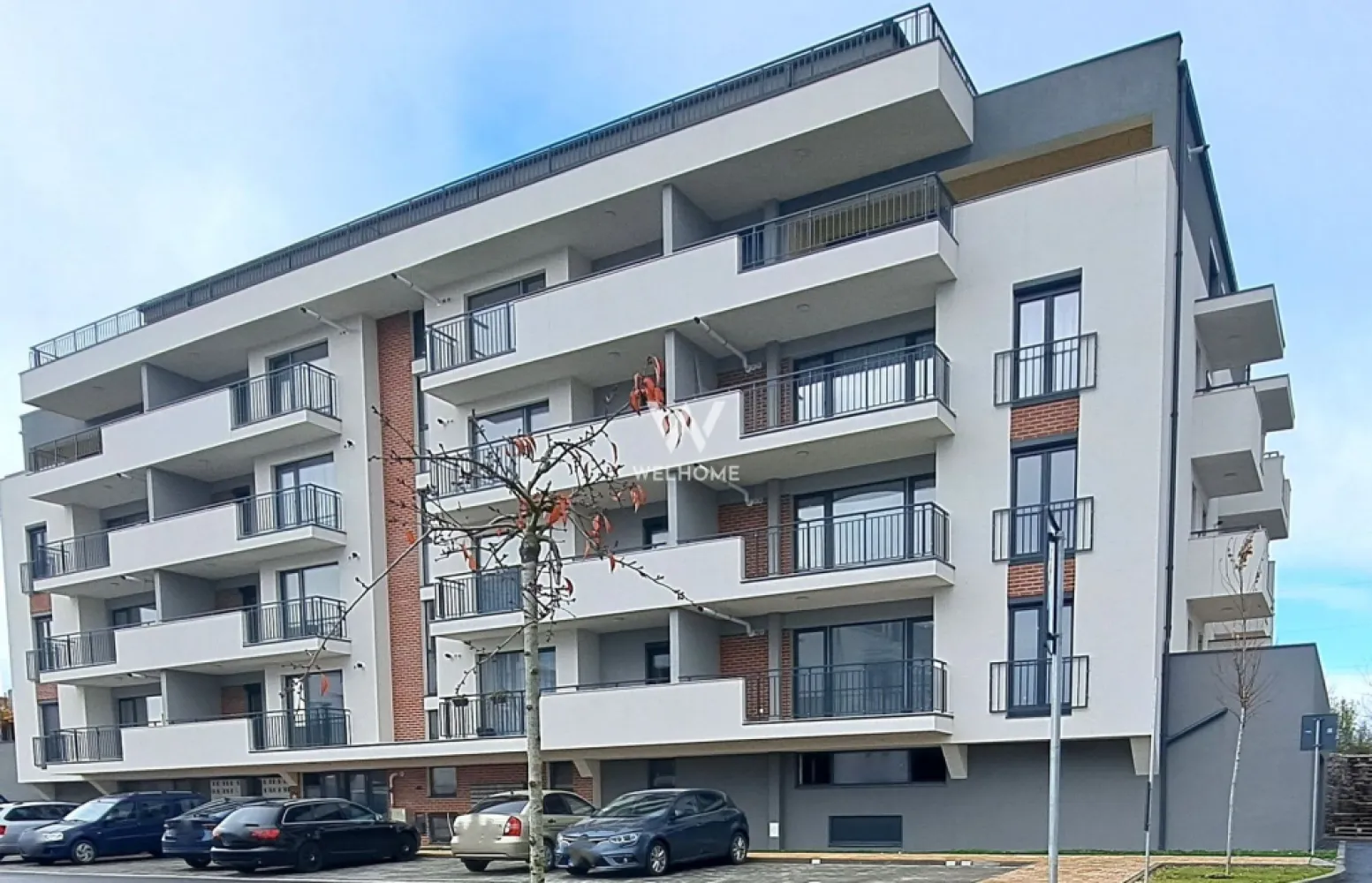 Apartament 3 camere, terasa si balcon - Sibiu - Locuinta cu 3 camere, terasa si balcon- zona rezidentiala noua Turnisor

Calitate, confort si spatii functionale - note ale acestui ansamblu
Facilitati la indemana si accesibilitate buna spre punctele de interes ale orasului, cat si autostrada sau Aeroport
Apartament situat la etajul 1 - ofera living cu bucatarie, 2 dormitoare, doua bai, terasa acoperita si balcon
Suprafata utila 68 mp + treasa 11 mp si balcon de 4 mp
Ca si finisaje/dotari se ofera: centrala in condensatie, incalzire in pardoseala cu sistem inteligent de control, termostate pe fiecare camera, prize si intrerupatoare, usa metalica la intrare, videointerfon, geamuri termopan 3 foi de sticla, jaluzele electrice; peretii gletuiti, sapa.
Boxa depozitare - cuprinsa in pret apartament
Ansamblul este placut organizat, cu spatii verzi, alei, parcari, cuprinde si o zona destinata sport si timp liber, loc de joaca pentru copii
Create pentru familie, apartamente variate pentru fiecare! 
Predare in 2026

Pret vanzare: -132.900 Euro + TVA 
Loc de parcare: -5.000 Euro suprateran
 -10.000 Euro subteran

Tel: 0793.388.888