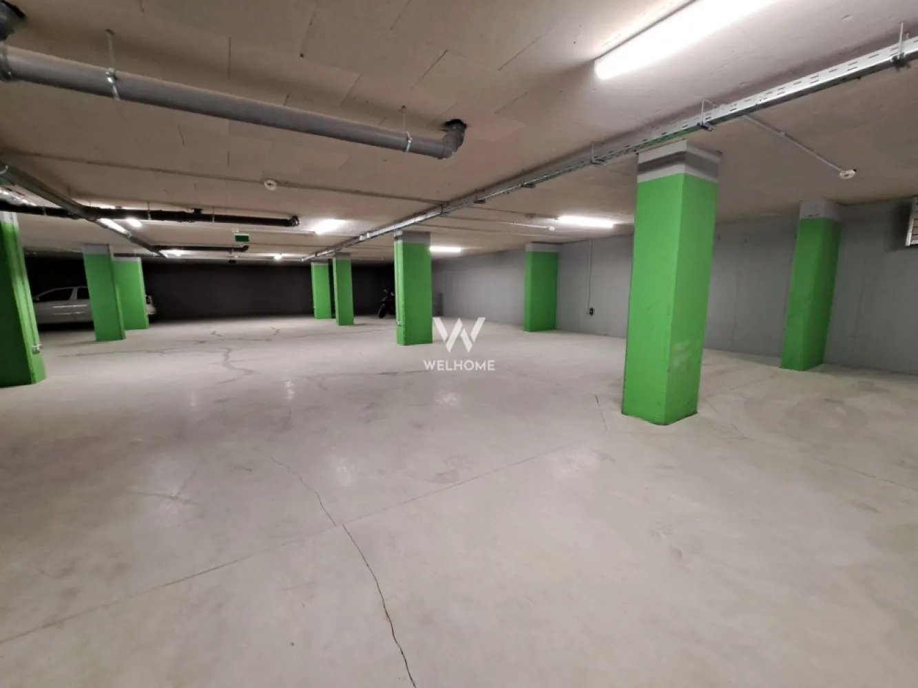 Apartament 3 camere, terasa si balcon - Sibiu - Locuinta cu 3 camere, terasa si balcon- zona rezidentiala noua Turnisor

Calitate, confort si spatii functionale - note ale acestui ansamblu
Facilitati la indemana si accesibilitate buna spre punctele de interes ale orasului, cat si autostrada sau Aeroport
Apartament situat la etajul 1 - ofera living cu bucatarie, 2 dormitoare, doua bai, terasa acoperita si balcon
Suprafata utila 68 mp + treasa 11 mp si balcon de 4 mp
Ca si finisaje/dotari se ofera: centrala in condensatie, incalzire in pardoseala cu sistem inteligent de control, termostate pe fiecare camera, prize si intrerupatoare, usa metalica la intrare, videointerfon, geamuri termopan 3 foi de sticla, jaluzele electrice; peretii gletuiti, sapa.
Boxa depozitare - cuprinsa in pret apartament
Ansamblul este placut organizat, cu spatii verzi, alei, parcari, cuprinde si o zona destinata sport si timp liber, loc de joaca pentru copii
Create pentru familie, apartamente variate pentru fiecare! 
Predare in 2026

Pret vanzare: -132.900 Euro + TVA 
Loc de parcare: -5.000 Euro suprateran
 -10.000 Euro subteran

Tel: 0793.388.888