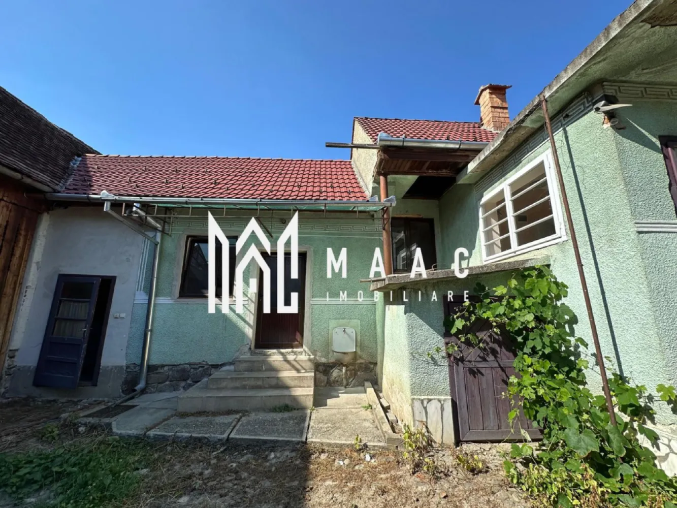 BLACK FRIDAY Casa individuala 3 camere | Teren | Gura Raului - 🔥 BLACK FRIDAY - Profită de cea mai bună perioadă din an pentru a deveni proprietar! Reducere de 10.000 euro - Pret vechi - 90.000 euro Pret promotional - 79.999 euro MAAC Imobiliare ofera spre vanzare o casa situata in Gura Raului. Locuinta are o suprafata utila de 97mp + 144mp de anexe si 500 mp teren (curte +gradina). Este alcatuita din: living, 2 dormitoare, bucatarie, baie , debara, pod, pivnita. Incalzirea-centrala pe lemne. Acoperis schimbat. Se vinde nemobilata. Pentru mai multe detalii precizati telefonic ca ati vazut anuntul cu ID: CP2786650