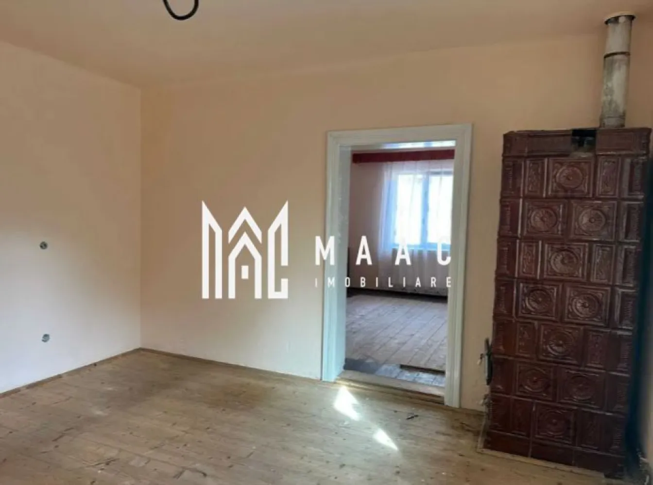BLACK FRIDAY Casa individuala 3 camere | Teren | Gura Raului - 🔥 BLACK FRIDAY - Profită de cea mai bună perioadă din an pentru a deveni proprietar! Reducere de 10.000 euro - Pret vechi - 90.000 euro Pret promotional - 79.999 euro MAAC Imobiliare ofera spre vanzare o casa situata in Gura Raului. Locuinta are o suprafata utila de 97mp + 144mp de anexe si 500 mp teren (curte +gradina). Este alcatuita din: living, 2 dormitoare, bucatarie, baie , debara, pod, pivnita. Incalzirea-centrala pe lemne. Acoperis schimbat. Se vinde nemobilata. Pentru mai multe detalii precizati telefonic ca ati vazut anuntul cu ID: CP2786650
