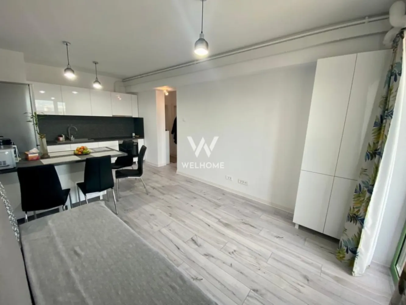 Apartament modern 2 camere, mobilat complet, balcon si parcare - Vă propunem spre vânzare un apartament cochet și eficient compartimentat, situat în cartierul bunelor maniere, într-o zonă liniștită și bine conectată.

📐 Suprafață utilă: 37,8 mp
🛏️ Compartimentare: hol, dormitor, baie, living cu bucătărie open-space
🌅 Balcon: 5,6 mp – ideal pentru relaxare
🅿️ Loc de parcare propriu – trecut în contract
🏗️ Clădire finalizată în 2022 – standarde moderne de construcție
🏠 Se vinde complet mobilat și utilat:
 • Mobilier de bucătărie făcut la comandă
 • Dormitor elegant de la Mobexpert

✔️ Apartamentul este situat la etajul 1, ideal pentru acces facil și confort.

💰 Preț: 105.000 EUR – ușor negociabil

Este alegerea perfectă pentru un cuplu sau o persoană care își dorește un spațiu modern, gata de mutat, într-o zonă cu potențial și liniște.

📞0757 092 440 Pentru mai multe detalii sau o vizionare, nu ezitați să mă contactați!