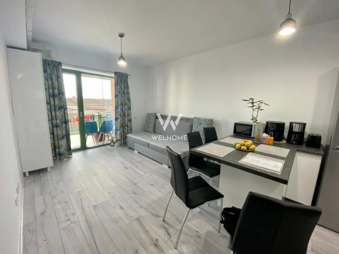 Apartament modern 2 camere, mobilat complet, balcon si parcare - Vă propunem spre vânzare un apartament cochet și eficient compartimentat, situat în cartierul bunelor maniere, într-o zonă liniștită și bine conectată.

📐 Suprafață utilă: 37,8 mp
🛏️ Compartimentare: hol, dormitor, baie, living cu bucătărie open-space
🌅 Balcon: 5,6 mp – ideal pentru relaxare
🅿️ Loc de parcare propriu – trecut în contract
🏗️ Clădire finalizată în 2022 – standarde moderne de construcție
🏠 Se vinde complet mobilat și utilat:
 • Mobilier de bucătărie făcut la comandă
 • Dormitor elegant de la Mobexpert

✔️ Apartamentul este situat la etajul 1, ideal pentru acces facil și confort.

💰 Preț: 105.000 EUR – ușor negociabil

Este alegerea perfectă pentru un cuplu sau o persoană care își dorește un spațiu modern, gata de mutat, într-o zonă cu potențial și liniște.

📞0757 092 440 Pentru mai multe detalii sau o vizionare, nu ezitați să mă contactați!