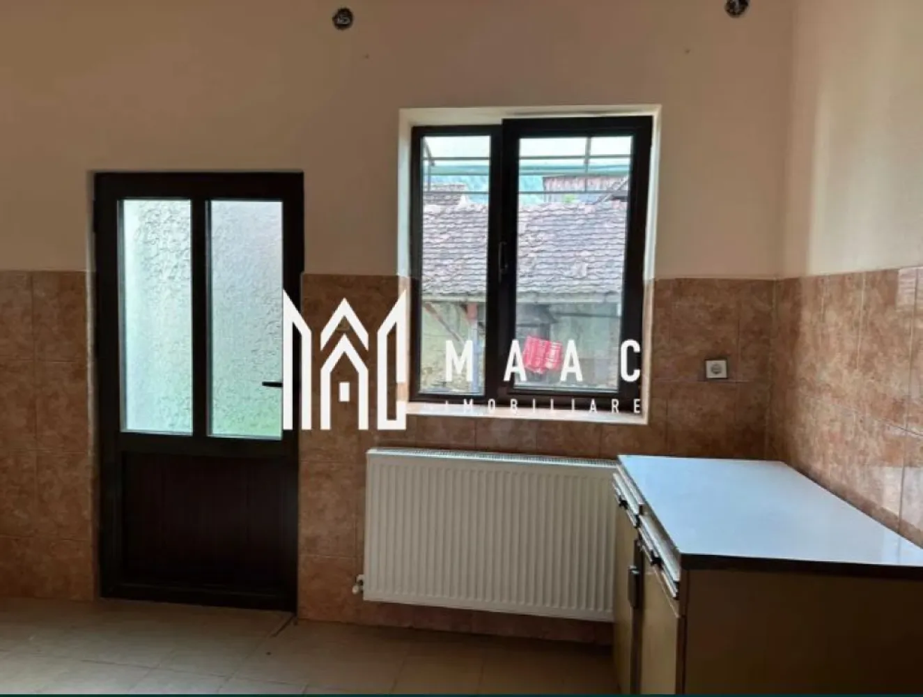BLACK FRIDAY Casa individuala 3 camere | Teren | Gura Raului - 🔥 BLACK FRIDAY - Profită de cea mai bună perioadă din an pentru a deveni proprietar! Reducere de 10.000 euro - Pret vechi - 90.000 euro Pret promotional - 79.999 euro MAAC Imobiliare ofera spre vanzare o casa situata in Gura Raului. Locuinta are o suprafata utila de 97mp + 144mp de anexe si 500 mp teren (curte +gradina). Este alcatuita din: living, 2 dormitoare, bucatarie, baie , debara, pod, pivnita. Incalzirea-centrala pe lemne. Acoperis schimbat. Se vinde nemobilata. Pentru mai multe detalii precizati telefonic ca ati vazut anuntul cu ID: CP2786650