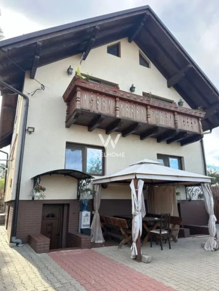 Casa cu etaj si intrare separata - Selimbar - Casa de vanzare in Selimbar, intrare separata la etaj. 

- Casa are 6 camere si este compartimentata astfel: 3 dormitoare, hol mare, bucătărie spatioasa si o baie moderna, iar la etaj cu acces separat din exterior avem 2 dormitoare mari, un living luminos, o baie eleganta cu geam si un dressing spațios. 
- Casa are o suprafata utila de 200 mp. 

• Intrarea separată pentru etaj este ideală pentru familii mari sau pentru închiriere. 
• Teren: 200mp curte
• Materiale de construcție de calitate superioară și finisaje moderne.
• Curte privată, perfectă pentru relaxare. 

Preț: 310.000 Euro
Telefon: 0756 094 405