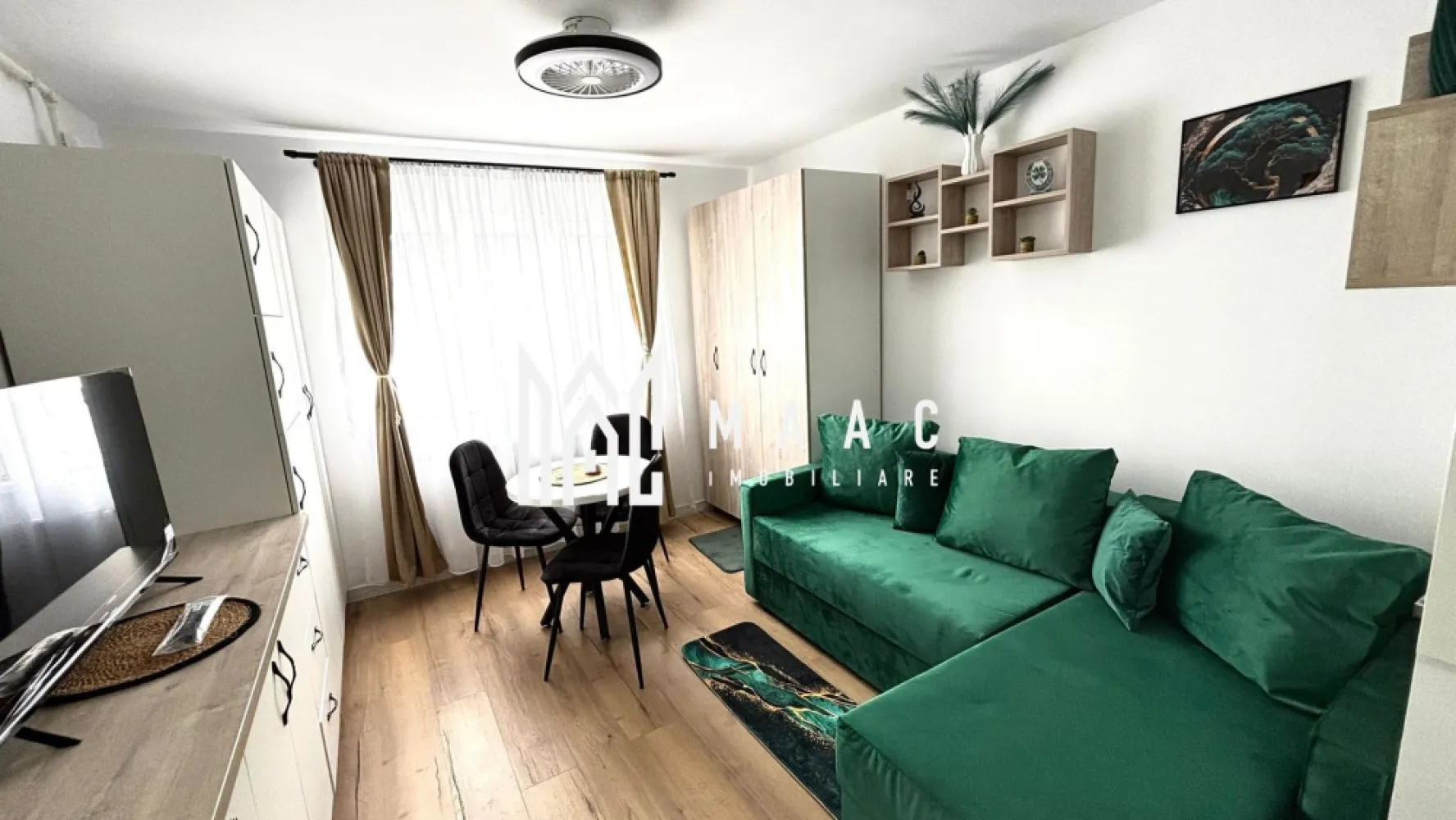 Garsonieră NOUĂ | Finisaje moderne | Mobilată/utilată | Lazaret - Maac Imobiliare prezintă spre închiriere o garsonieră open-space, situată în cartierul Lazaret, la parterul unui imobil cu 4 etaje, complet renovat.
Proprietatea are o suprafață utilă de 21 mp și se remarcă prin finisaje moderne și dotări de calitate, fiind ideală pentru o persoană sau un cuplu.
Garsoniera a fost recent renovată integral, beneficiind de:

instalații sanitare și electrice complet schimbate

finisaje moderne, totul nou

Dotări:

mobilier realizat pe comandă

mașină de spălat vase

mașină de spălat rufe cu uscător

combină frigorifică

plită și cuptor

hotă

centrală termică proprie

televizor

Se închiriază complet mobilată și utilată, fiind pregătită pentru mutare imediată, fără necesitatea unor investiții suplimentare.
Locuința este situată într-o zonă cu acces facil către magazine, transport public și alte puncte de interes.
Pentru mai multe detalii sau pentru programarea unei vizionări, vă rugăm să ne contactați și să menționați ID-ul proprietății: CP3042883.