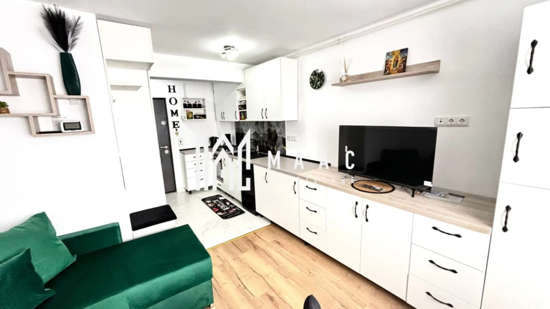 Garsonieră NOUĂ | Finisaje moderne | Mobilată/utilată | Lazaret - Maac Imobiliare prezintă spre închiriere o garsonieră open-space, situată în cartierul Lazaret, la parterul unui imobil cu 4 etaje, complet renovat.
Proprietatea are o suprafață utilă de 21 mp și se remarcă prin finisaje moderne și dotări de calitate, fiind ideală pentru o persoană sau un cuplu.
Garsoniera a fost recent renovată integral, beneficiind de:

instalații sanitare și electrice complet schimbate

finisaje moderne, totul nou

Dotări:

mobilier realizat pe comandă

mașină de spălat vase

mașină de spălat rufe cu uscător

combină frigorifică

plită și cuptor

hotă

centrală termică proprie

televizor

Se închiriază complet mobilată și utilată, fiind pregătită pentru mutare imediată, fără necesitatea unor investiții suplimentare.
Locuința este situată într-o zonă cu acces facil către magazine, transport public și alte puncte de interes.
Pentru mai multe detalii sau pentru programarea unei vizionări, vă rugăm să ne contactați și să menționați ID-ul proprietății: CP3042883.