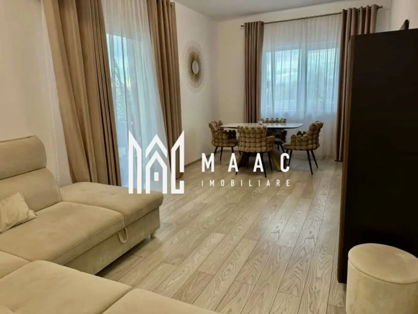 Apartament 2 camere | Casian Residence - Pictor Brana | 2 Locuri de Parcare - MAAC Imobiliare vă propune spre vânzare un apartament modern cu 2 camere, situat în ansamblul rezidențial Casian Residence, un complex nou finalizat în anul 2024, amplasat într-o zonă liniștită și în continuă dezvoltare, cu acces rapid către Sibiu și principalele puncte de interes din oraș. Proprietatea reprezintă o alegere excelentă atât pentru locuit, cât și pentru investiție, datorită poziționării avantajoase și a confortului oferit.

Apartamentul beneficiază de o compartimentare practică și eficientă, concepută pentru un stil de viață confortabil:
-living luminos și primitor
-dormitor confortabil
-bucătărie separată
-baie
-debara pentru depozitare
-balcon

În plus, proprietatea dispune de spațiu de depozitare în pod, ideal pentru organizarea eficientă a lucrurilor personale și optimizarea spațiului de locuit.

Apartamentul se vinde complet mobilat și utilat, fiind pregătit pentru mutare imediată, fără necesitatea unor investiții suplimentare. Finisajele moderne și mobilierul atent ales contribuie la crearea unui ambient plăcut și funcțional.

Un avantaj important al acestei proprietăți îl reprezintă cele 2 locuri de parcare incluse, oferind confort și siguranță pentru întreaga familie.

Ansamblul Casian Residence oferă multiple beneficii:
-construcție nouă finalizată în 2024
-zonă liniștită, ferită de agitația urbană
-acces facil și rapid către Sibiu
-apropiere de supermarketuri, farmacii, restaurante și alte facilități
-loc de joacă pentru copii și spații verzi în cadrul complexului
-zonă cu potențial ridicat de dezvoltare și creștere a valorii imobiliare

Pentru mai multe detalii și programarea unei vizionări, vă rugăm să precizați telefonic că ați văzut anunțul cu CP3063304.