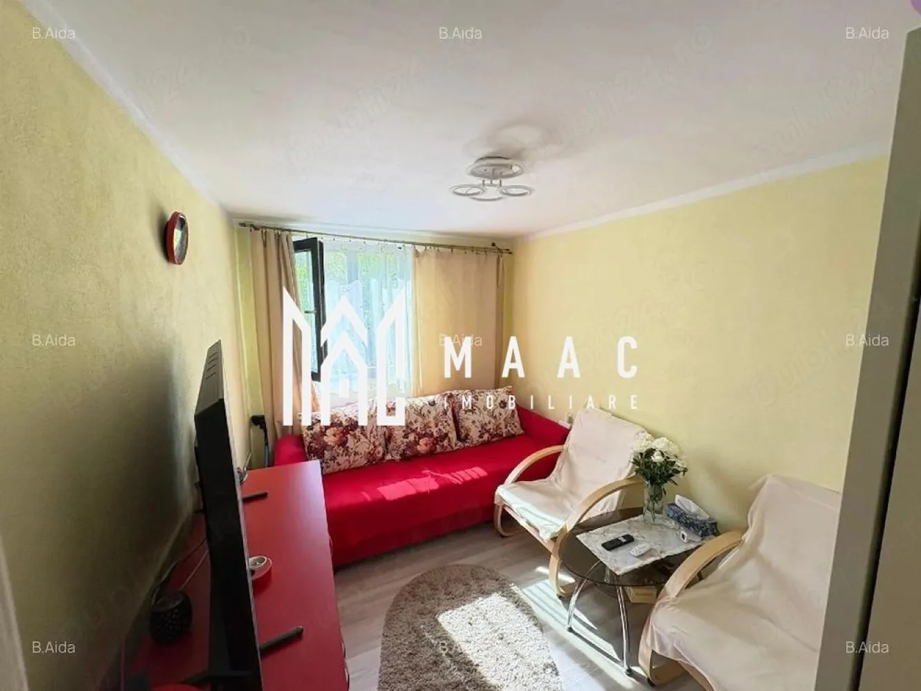 Apartament 2 camere | Nord, Râmnicu Vâlcea | 29 mp, mobilat - Apartament cu 2 camere de vânzare în zona Nord din Râmnicu Vâlcea, renovat, cu 29 mp utili, situat la etajul 3 din 4. Se vinde complet mobilat și utilat, cu disponibilitate imediată.

Detalii proprietate:
• Suprafață utilă: 29 mp
• Suprafață construită: 34,8 mp
• Compartimentare: decomandat
• Configurație: living, dormitor, bucătărie, baie și hol
• Etaj 3 din 4, bloc finalizat în 1977
• Stare interioară: renovat
• Baie renovată complet, inclusiv instalația sanitară
• Ferestre tripan cu tâmplărie PVC
• Confort 1

În fața imobilului este un parc, iar în apropiere se află magazine, piață, stații de transport în comun și grădinițe.

Contactează echipa MAAC pentru detalii despre acte și programarea unei vizionări.
Cod anunț: CP3233147

Conținut optimizat cu AI, aprobat de agent uman.