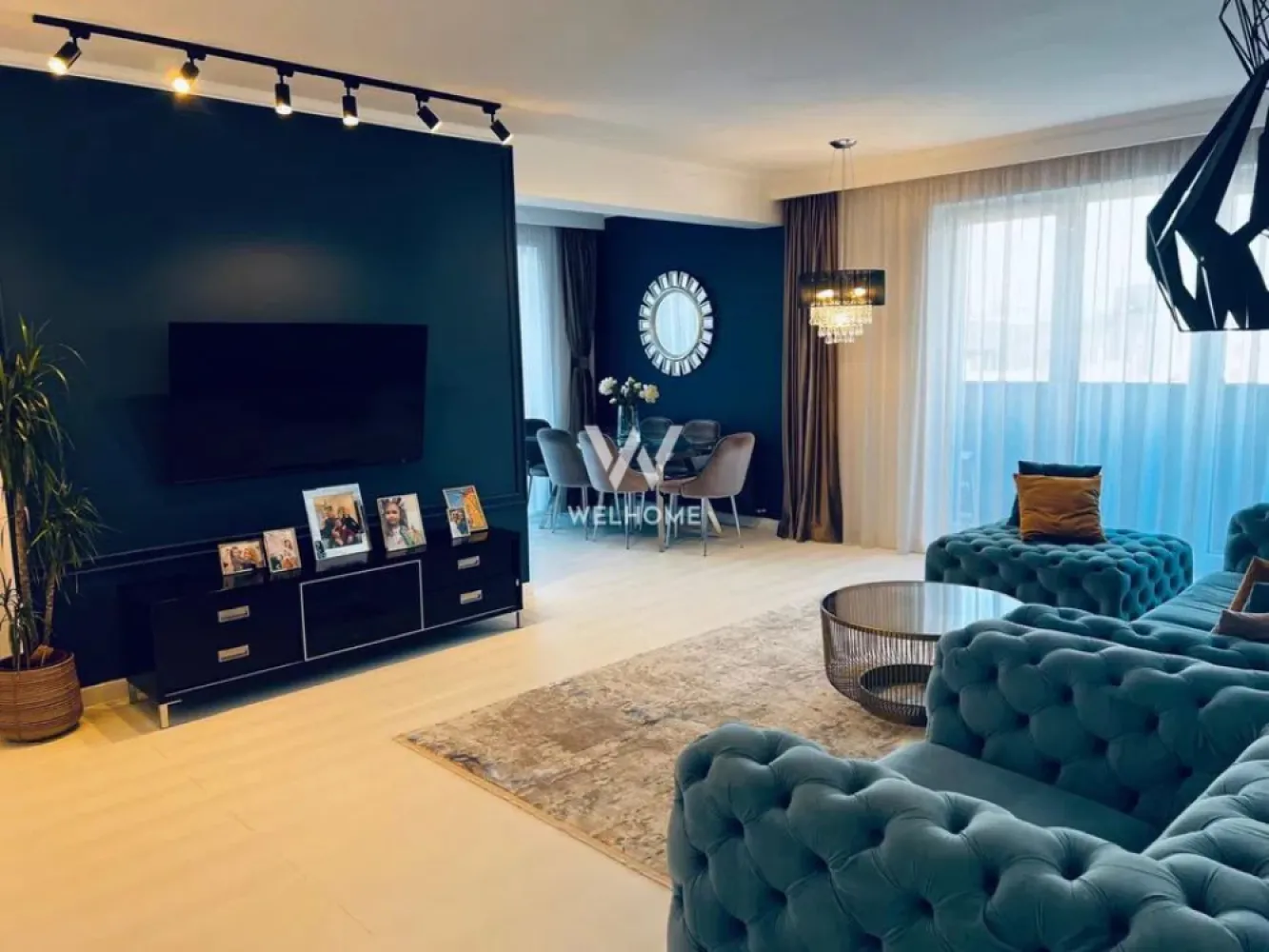 Penthouse de lux cu terasă panoramică – City Residence, Sibiu - Penthouse gata de mutare, pentru cei care apreciază frumusețea, lumina și spațiul. Acest penthouse impresionant, situat în ansamblul rezidențial City Residence, îți oferă o experiență de locuire la cel mai înalt nivel, cu o priveliște panoramică spectaculoasă atât spre dealul Gușteriței, cât și spre întreg orașul.

Compartimentarea este gândită inteligent, cu spații generoase și finisaje premium:
 • living luminos de 34,51 mp
 • bucătărie separată de 6,52 mp
 • hol de 6,84 mp
 • 2 dormitoare spațioase (13,18 mp și 13,47 mp)
 • 2 băi elegante (4,35 mp și 4,78 mp)
 • terasă impresionantă de 52 mp, perfectă pentru relaxare sau seri alături de prieteni

Suprafața totală este de 135,66 mp, iar proprietatea beneficiază de loc de parcare dedicat.

Acest apartament este complet pregătit pentru a deveni „acasă”: atmosferă rafinată, multă lumină naturală și senzația unică de libertate oferită de panorama deosebită.

📍 City Residence – una dintre cele mai căutate zone din Sibiu
🏡 Suprafață totală: 135,66 mp
🚗 Parcare privată inclusă

Pret: 285 000 EURO
Telefon: 0756 094 405