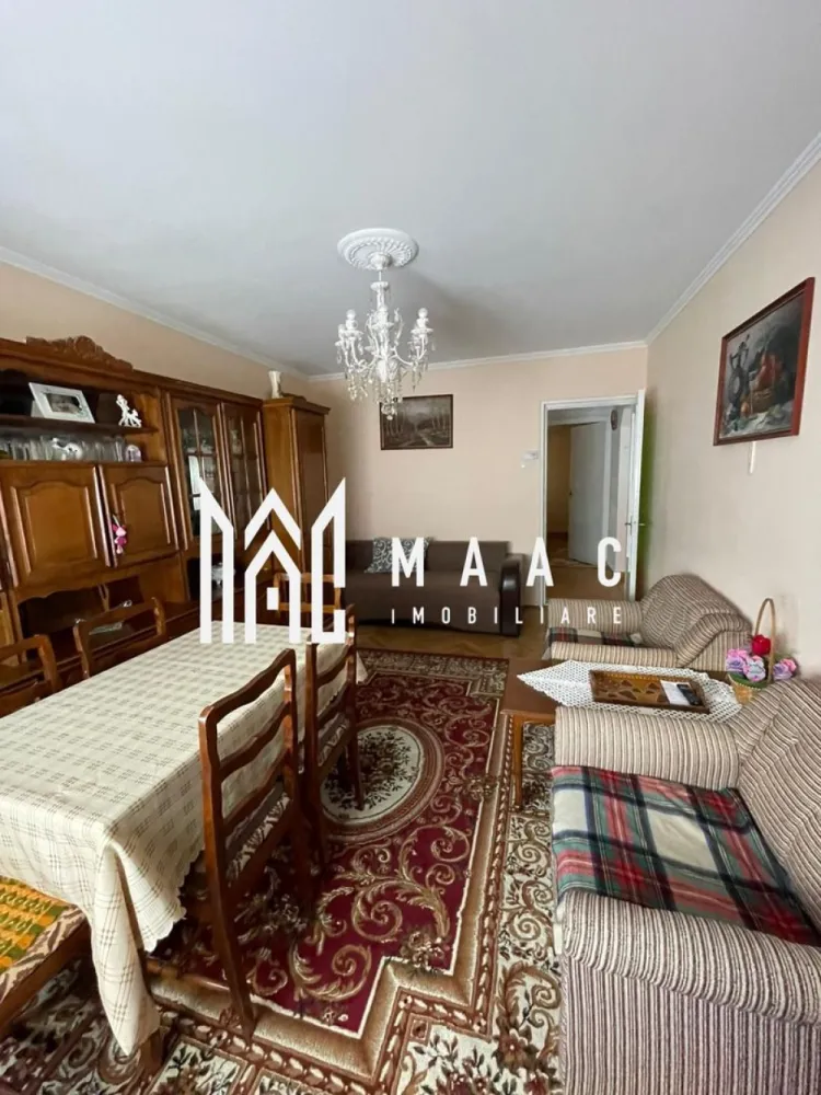 Apartament 2 camere | Balcon | Pivnita | 54 MP | Dumbravii - MAAC Imobiliare va prezinta un apartament cu 2 camere decomandat pe Calea Dumbrăvii.

Caracteristici:
Suprafață utilă: 54 mp
Apartament decomandat
Pivniță de 15 mp inclusă

Compartimentare: 

Apartamentul este compus din living cu parchet din lemn masiv recent șlefuit și lăcuit, dormitor cu vedere panoramică spre Munții Făgăraș și Păltiniș, balcon închis cu geam termopan, debara pentru depozitare, cămară și hol care asigură o bună circulație între spații.

Dotări și facilități:
Centrală termică Vaillant
Parchet din lemn masiv în stare buna
Balcon închis cu termopan
Pivniță de 15 mp pentru depozitare suplimentară

Localizare
Situat pe Calea Dumbrăvii, una dintre cele mai apreciate și accesibile artere din Sibiu
Acces rapid către centrul orașului și punctele de interes major
Zonă bine dezvoltată, cu magazine, servicii, mijloace de transport și spații verzi în apropiere

Pentru mai multe detalii precizati telefonic ca ati vazut anuntul cu ID: CP2659989