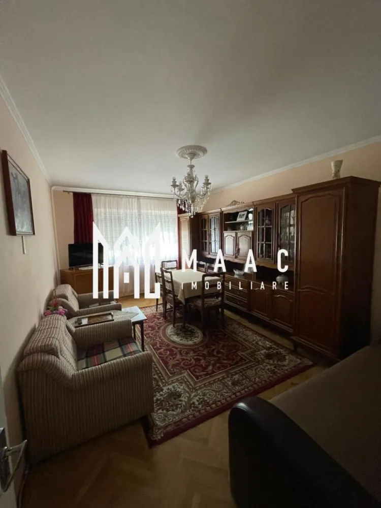 Apartament 2 camere | Balcon | Pivnita | 54 MP | Dumbravii - MAAC Imobiliare va prezinta un apartament cu 2 camere decomandat pe Calea Dumbrăvii.

Caracteristici:
Suprafață utilă: 54 mp
Apartament decomandat
Pivniță de 15 mp inclusă

Compartimentare: 

Apartamentul este compus din living cu parchet din lemn masiv recent șlefuit și lăcuit, dormitor cu vedere panoramică spre Munții Făgăraș și Păltiniș, balcon închis cu geam termopan, debara pentru depozitare, cămară și hol care asigură o bună circulație între spații.

Dotări și facilități:
Centrală termică Vaillant
Parchet din lemn masiv în stare buna
Balcon închis cu termopan
Pivniță de 15 mp pentru depozitare suplimentară

Localizare
Situat pe Calea Dumbrăvii, una dintre cele mai apreciate și accesibile artere din Sibiu
Acces rapid către centrul orașului și punctele de interes major
Zonă bine dezvoltată, cu magazine, servicii, mijloace de transport și spații verzi în apropiere

Pentru mai multe detalii precizati telefonic ca ati vazut anuntul cu ID: CP2659989