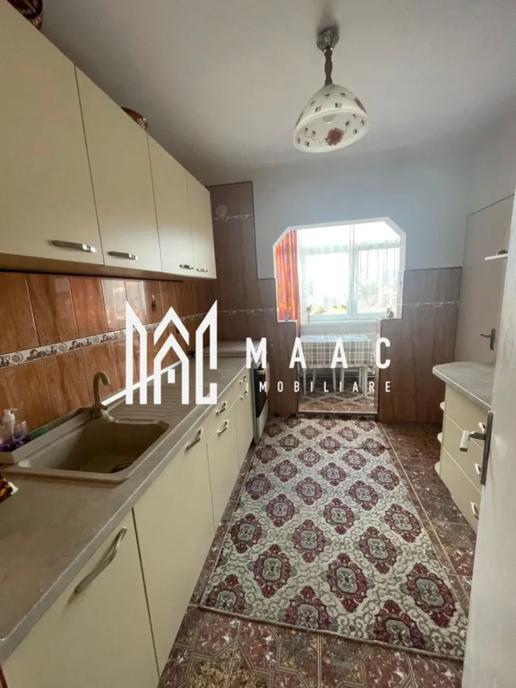Apartament 2 camere | Balcon | Pivnita | 54 MP | Dumbravii - MAAC Imobiliare va prezinta un apartament cu 2 camere decomandat pe Calea Dumbrăvii.

Caracteristici:
Suprafață utilă: 54 mp
Apartament decomandat
Pivniță de 15 mp inclusă

Compartimentare: 

Apartamentul este compus din living cu parchet din lemn masiv recent șlefuit și lăcuit, dormitor cu vedere panoramică spre Munții Făgăraș și Păltiniș, balcon închis cu geam termopan, debara pentru depozitare, cămară și hol care asigură o bună circulație între spații.

Dotări și facilități:
Centrală termică Vaillant
Parchet din lemn masiv în stare buna
Balcon închis cu termopan
Pivniță de 15 mp pentru depozitare suplimentară

Localizare
Situat pe Calea Dumbrăvii, una dintre cele mai apreciate și accesibile artere din Sibiu
Acces rapid către centrul orașului și punctele de interes major
Zonă bine dezvoltată, cu magazine, servicii, mijloace de transport și spații verzi în apropiere

Pentru mai multe detalii precizati telefonic ca ati vazut anuntul cu ID: CP2659989