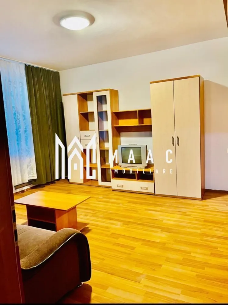 Apartament 1 camera | Etaj 1 | Balcon | Decomandat | Parcare - MAAC Imobiliare va prezinta un apartament cu 1 camera decomandat aproape de Parcul Sub Arini și Pădurea Dumbrava.

Caracteristici:
Tip: Confort 1, decomandat
Suprafață utilă: 48 mp
Etaj: 1 din 3
Balcon: 8 mp
Loc de parcare propriu în fața blocului

Utilități și dotări:
Mobilat și utilat: aragaz, hotă, frigider, mașină de spălat rufe
Centrală termică proprie
Internet prin fibră optică
Izolație termică exterioară
Contorizare individuală: apometre, contor gaz, contor curent electric
Bloc dotat cu interfon

Finisaje interioare:
Pereți: vopsea lavabilă, faianță
Podele: parchet în camere, gresie în bucătărie și baie
Tâmplărie: geamuri termopan 
Ușă de intrare: ușă metalică

Acces facil către toate punctele de interes:
Spații verzi cu pistă de bicicletă și locuri de joacă pentru copii
Unități de învățământ (școli, grădinițe)
Centre comerciale și supermarketuri
Instituții bancare, bancomate și farmacii
Stații de autobuz cu legături rapide spre centrul orașului
În imediata apropiere: Parcul Sub Arini și Pădurea Dumbrava.

Pentru mai multe detalii precizati telefonic ca ati vazut anuntul cu ID: CP2659346