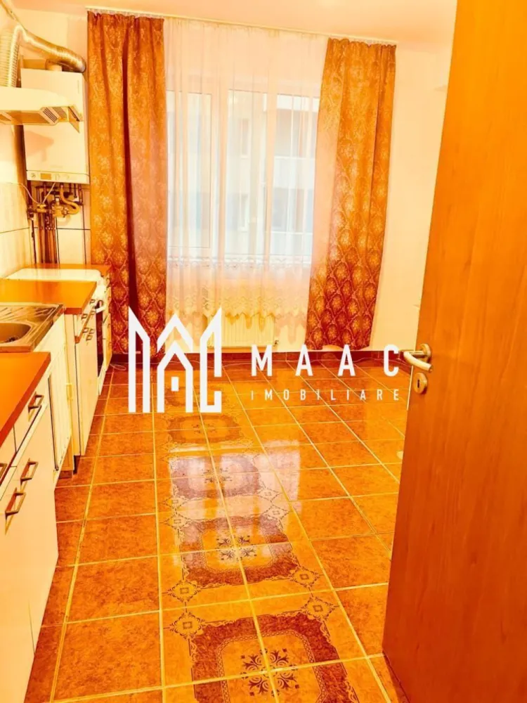 Apartament 1 camera | Etaj 1 | Balcon | Decomandat | Parcare - MAAC Imobiliare va prezinta un apartament cu 1 camera decomandat aproape de Parcul Sub Arini și Pădurea Dumbrava.

Caracteristici:
Tip: Confort 1, decomandat
Suprafață utilă: 48 mp
Etaj: 1 din 3
Balcon: 8 mp
Loc de parcare propriu în fața blocului

Utilități și dotări:
Mobilat și utilat: aragaz, hotă, frigider, mașină de spălat rufe
Centrală termică proprie
Internet prin fibră optică
Izolație termică exterioară
Contorizare individuală: apometre, contor gaz, contor curent electric
Bloc dotat cu interfon

Finisaje interioare:
Pereți: vopsea lavabilă, faianță
Podele: parchet în camere, gresie în bucătărie și baie
Tâmplărie: geamuri termopan 
Ușă de intrare: ușă metalică

Acces facil către toate punctele de interes:
Spații verzi cu pistă de bicicletă și locuri de joacă pentru copii
Unități de învățământ (școli, grădinițe)
Centre comerciale și supermarketuri
Instituții bancare, bancomate și farmacii
Stații de autobuz cu legături rapide spre centrul orașului
În imediata apropiere: Parcul Sub Arini și Pădurea Dumbrava.

Pentru mai multe detalii precizati telefonic ca ati vazut anuntul cu ID: CP2659346