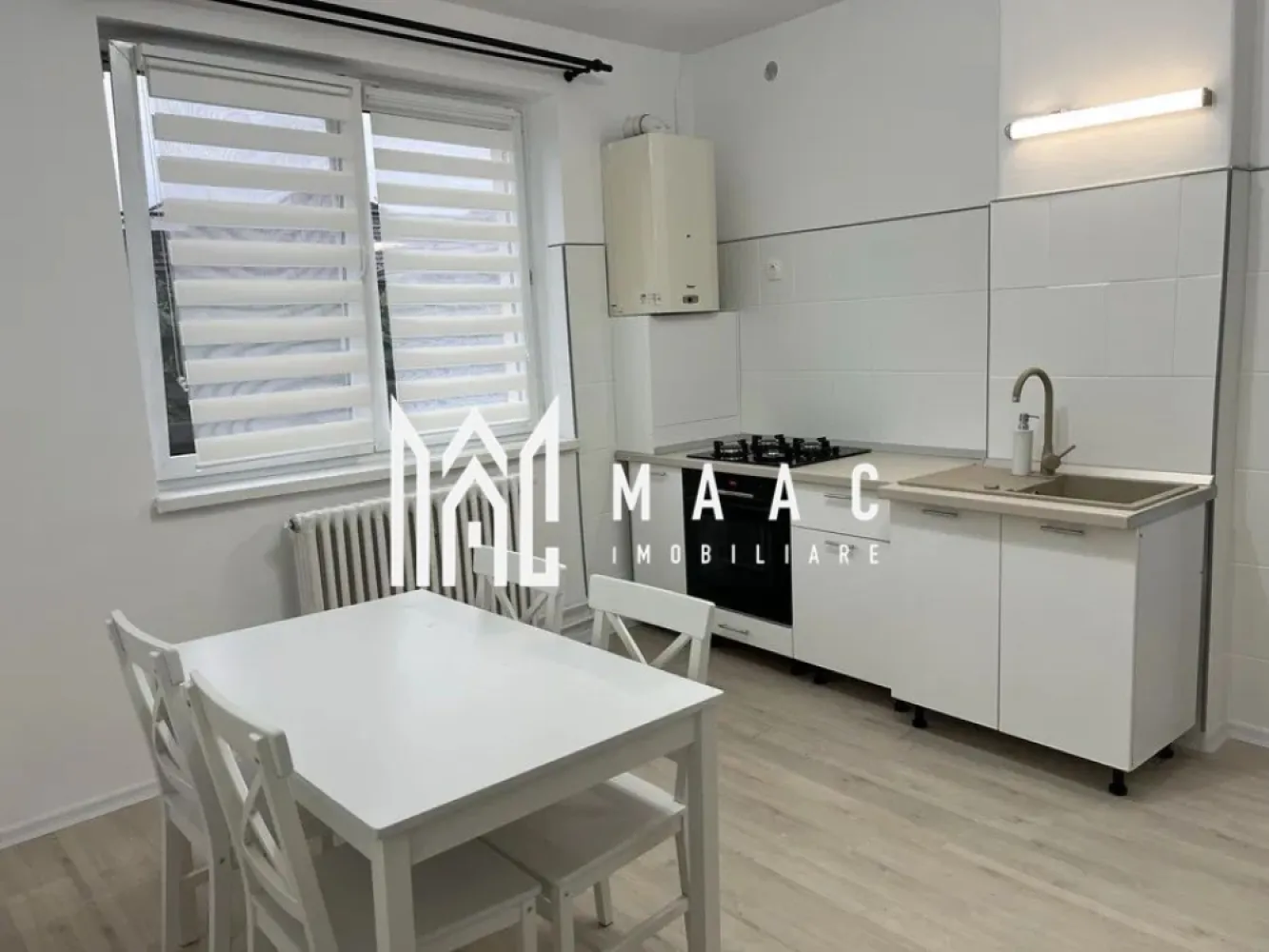 Apartament 2 camere I Decomandat I Parter Inalt I Lazaret - MAAC Imobiliare va prezinta un apartament la casa, renovat in 2025, 2 camere decomandate cu o suprafata utila de 85 mp, Zona Lazaret. 

Compartimentare : Living generos, bucatarie inchisa, dormitor, baie cu dus, hol. 

Curte comuna cu doar 3 apartamente . Vecini linistiti. 

Finisaje interioare moderne

Utilitati si dotari:

Bucatarie: mobilata, utilata
Mobilat: complet, totul NOU
Utilitati: curent electric, apa, canalizare, cablu TV, fibra optica
Izolatii: exterior izolat termic
Contorizare: apometre, contor de gaz, contor curent electric

Supraveghere Video 

Nu se accepta animale de companie !

Ideal pentru o familie sau cuplu, zona linistita, aproape de magazine alimentare si statii de transport in comun. 

Se inchiriaza pe minim 12 luni si se percepe garantie in cuantumul unei chirii lunare. 

Pentru mai multe detalii sau vizionari mentionati ID: CP2659123