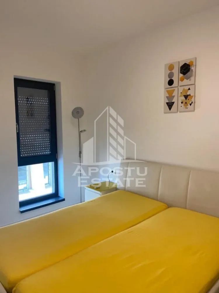 Apartament cu 2 camere de închiriat, Giroc, Future Residence - Agentia Imobiliara APOSTU ESTATE va ofera spre inchiriere un apartament cu 2 camere, situat in zona Giroc.
Acest apartament cu o suprafata de 67 mp dispune de urmatoarele facilitati:
- Bucatarie spatioasa, complet utilata, cu loc de luat masa;
- Hol de acces;
- Sufragerie luminoasa, cu acces la un balcon generos;
- Dormitor mobilat cu pat matrimonial;
- Baie dotata cu cada si geam pentru ventilatie naturala.
- 2 locuri de parcare 

Confortul termic este asigurat de centrala proprie pe gaz. Apartamentul se bucura de o pozitionare privilegiata, oferind acces rapid la diverse puncte de interes din zona:
-Lidl;
-Benzinarie;
-Mijloace de transport in comun;

Apartamentul este disponibil incepand cu 1 iunie.
Va invitam cu drag sa programati o vizionare pentru a aprecia personal toate facilitatile si avantajele acestui apartament.

ID intern: CP2025750!