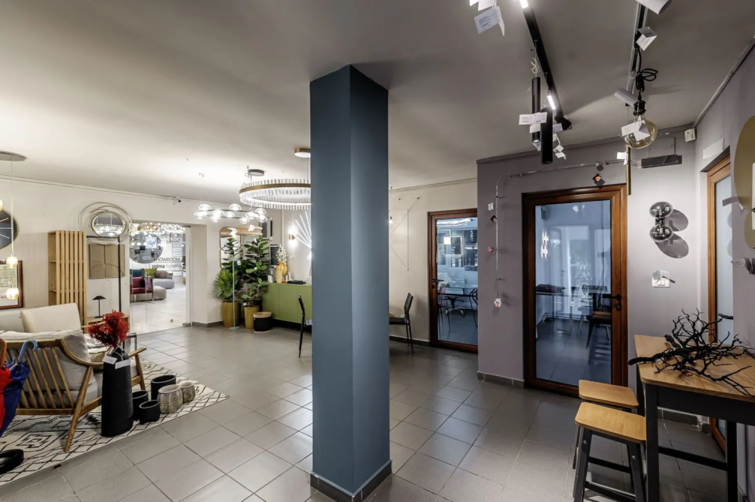 De Vanzare Hala Industriala Arad 3495 mp zona Gradiste - Spațiu Industrial de Vânzare în Arad - Ideal pentru Antreprenori!

Cauți un spațiu perfect pentru producție sau investiții?

Descoperă Hala Industrială din Arad Zona Grădiște, la ieșirea către Oradea

Caracteristici Principale:

Construită în 2008
Suprafață construită la sol 2.790 mp
Suprafață construită desfășurată 3.495 mp
Suprafață teren 5.994 mp
Înălțime variabilă între 5,7 m și 8,3 m
Construcție metalică robustă

Facilități Premium:

Porți secționale drive-in 4 buc
Electricitate monofazică și trifazică
Utilități apă, canalizare, gaz
Încălzire cu generatoare de aer cald
Sisteme de siguranță cu hidranți interiori si exteriori, alarmă, detectare incendii, evacuare fum și gaze fierbinți, iluminat de siguranță și supraveghere video

Oferă-i afacerii tale avantajul de care are nevoie!

Preț:1.650.000 Euro + TVA 19%

Contact: 0738773669, consultant imobiliar Cristina Vasvary

Cu o vastă experiență în domeniu vă vom ghida pentru fiecare etapă a procesului de tranzacționare, asigurându-ne că tranzacția se desfășoară fără probleme.

Investește Inteligent în viitorul afacerii tale!