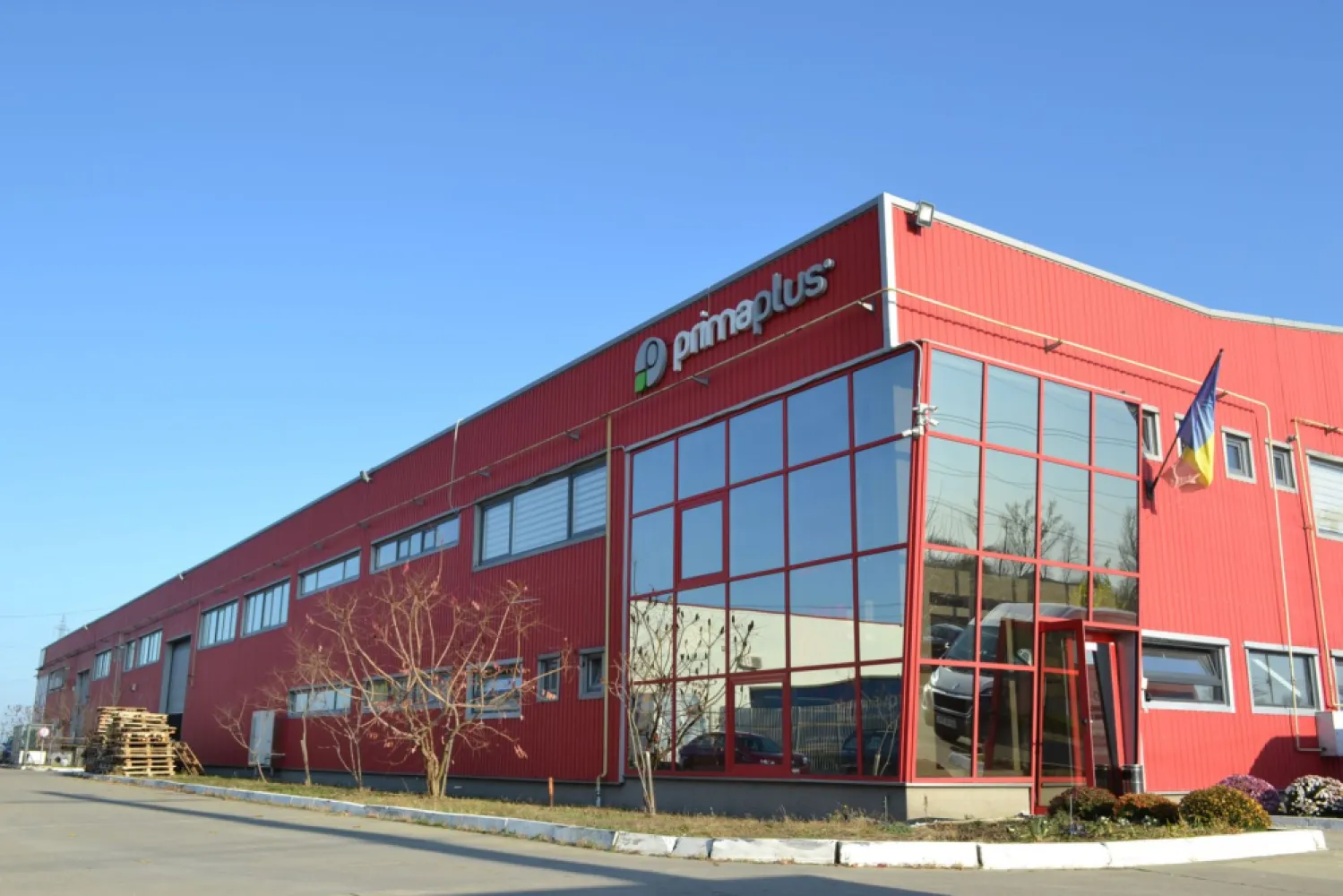 De Vanzare Hala Industriala Arad 3495 mp zona Gradiste - Spațiu Industrial de Vânzare în Arad - Ideal pentru Antreprenori!

Cauți un spațiu perfect pentru producție sau investiții?

Descoperă Hala Industrială din Arad Zona Grădiște, la ieșirea către Oradea

Caracteristici Principale:

Construită în 2008
Suprafață construită la sol 2.790 mp
Suprafață construită desfășurată 3.495 mp
Suprafață teren 5.994 mp
Înălțime variabilă între 5,7 m și 8,3 m
Construcție metalică robustă

Facilități Premium:

Porți secționale drive-in 4 buc
Electricitate monofazică și trifazică
Utilități apă, canalizare, gaz
Încălzire cu generatoare de aer cald
Sisteme de siguranță cu hidranți interiori si exteriori, alarmă, detectare incendii, evacuare fum și gaze fierbinți, iluminat de siguranță și supraveghere video

Oferă-i afacerii tale avantajul de care are nevoie!

Preț:1.650.000 Euro + TVA 19%

Contact: 0738773669, consultant imobiliar Cristina Vasvary

Cu o vastă experiență în domeniu vă vom ghida pentru fiecare etapă a procesului de tranzacționare, asigurându-ne că tranzacția se desfășoară fără probleme.

Investește Inteligent în viitorul afacerii tale!