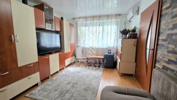 Apartament cu 2 camere de vanzare, etaj intermediar, zona Dacia