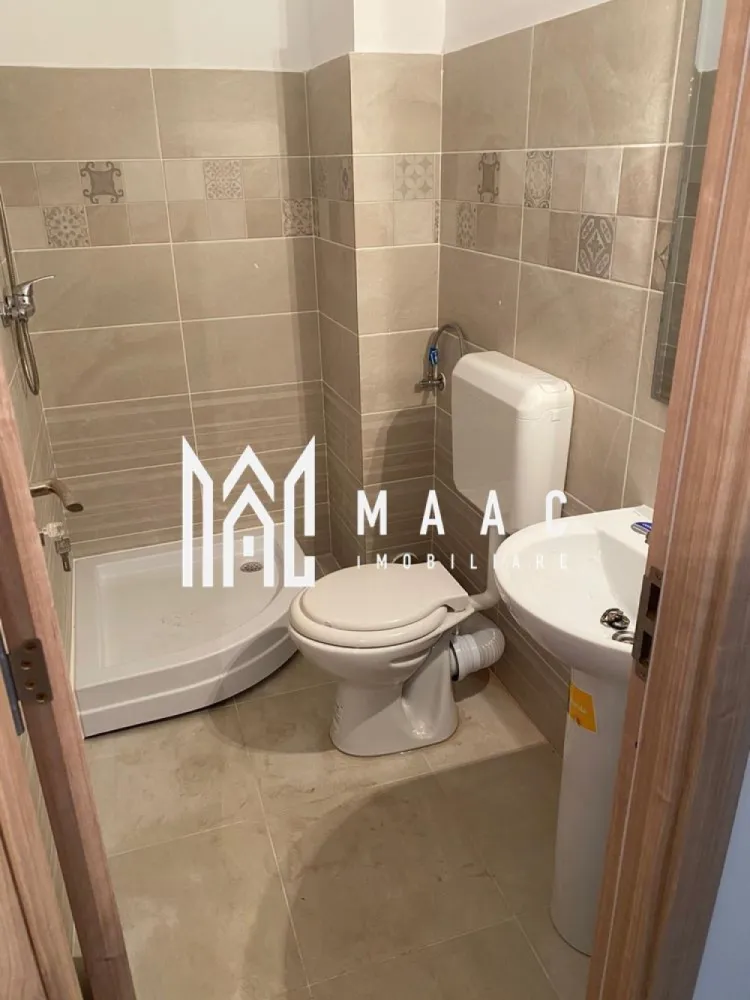 Apartament 2 camere | Etaj 2 | Renovat Integral - Apartament 2 camere de vânzare | Etaj 2 | Zona Dovali | Râmnicu Vâlcea

Cod proprietate: CP3232124

MAAC Imobiliare vă propune spre vânzare un apartament cu 2 camere, situat în Râmnicu Vâlcea, în apreciata zonă Dovali, la etajul 2 al unui bloc reabilitat integral de dezvoltatorul Florin Cioacă.

Locuința are o suprafață utilă de 38 mp, fiind o alegere excelentă atât pentru locuit, cât și pentru investiție. Apartamentul este parțial mobilat, oferindu-vă posibilitatea de a-l amenaja după propriul stil și preferințe.

Avantajele proprietății:
Apartament cu 2 camere;
Etaj 2, într-un bloc reabilitat integral;
Suprafață utilă: 38 mp;
Parțial mobilat;
Bloc modernizat de Florin Cioacă;
Disponibil pentru vizionare începând cu jumătatea lunii august.
Localizare excelentă – Zona Dovali, Râmnicu Vâlcea

Apartamentul beneficiază de o poziționare foarte bună, cu acces rapid către:

magazine și supermarketuri;
școli și grădinițe;
farmacii și cabinete medicale;
stații pentru transportul public;
spații verzi și locuri de joacă;
alte puncte de interes din municipiul Râmnicu Vâlcea.

Dacă sunteți în căutarea unui apartament de vânzare în Râmnicu Vâlcea, într-o zonă liniștită și bine conectată la facilitățile orașului, această proprietate merită vizionată.

Pentru informații suplimentare și programarea unei vizionări începând cu jumătatea lunii august, contactați echipa MAAC Imobiliare.

Cod proprietate: CP3232124