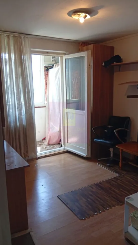 Apartament 2 camere Titan- Piata Salajan. - Compania imobiliara Apulum94 va propune un apartament de 2 camere confort 2, situat in zona Titan, in apropiere de Piata Salajan.
Imobilul este reabilitat termic, este curat, cu vecini civilizati si are camere video. 
Apartamentul este curat, semidecomadat si are o suprafata de 37 mp cu tot cu balcon. 
Are gresie, faianta, parchet, termopan, repartitoare, apometre. 
Pentru vizionare si alte detalii nu ezitati sa ma contactati pe nr 0733683446- Laura Ionescu.
