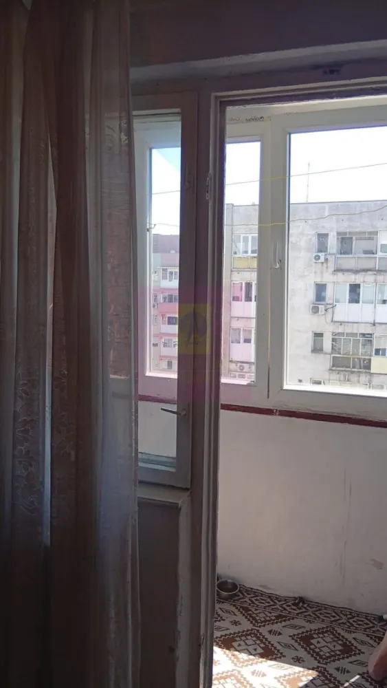 Apartament 2 camere Titan- Piata Salajan. - Compania imobiliara Apulum94 va propune un apartament de 2 camere confort 2, situat in zona Titan, in apropiere de Piata Salajan.
Imobilul este reabilitat termic, este curat, cu vecini civilizati si are camere video. 
Apartamentul este curat, semidecomadat si are o suprafata de 37 mp cu tot cu balcon. 
Are gresie, faianta, parchet, termopan, repartitoare, apometre. 
Pentru vizionare si alte detalii nu ezitati sa ma contactati pe nr 0733683446- Laura Ionescu.