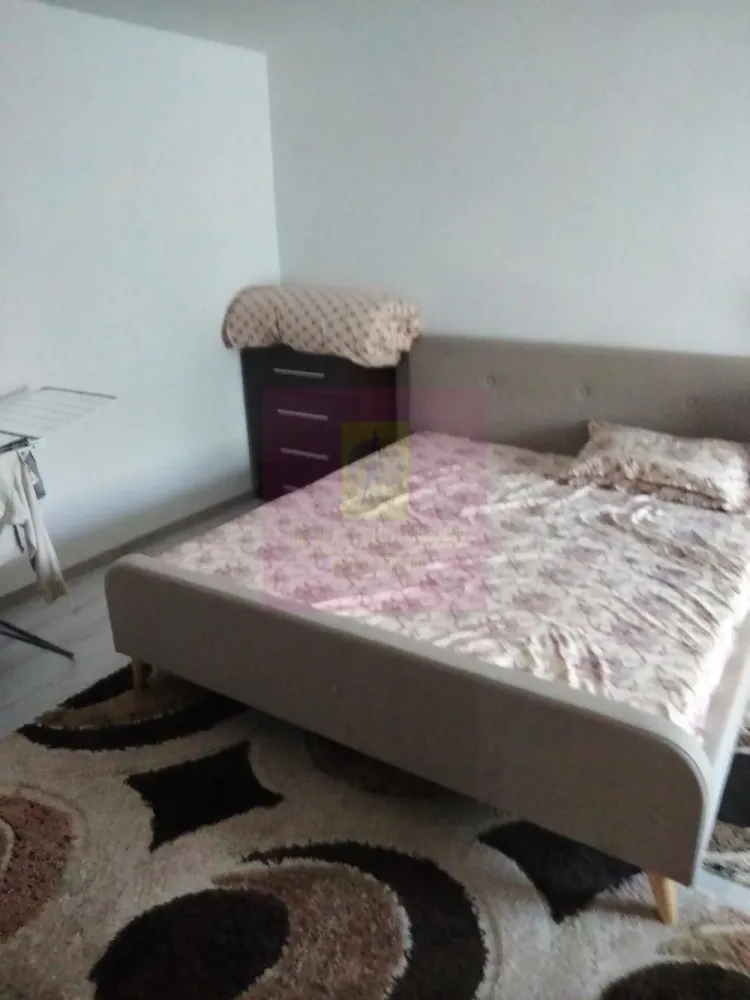 Garsoniera Bragadiru central- Anaf. - Compania imobiliara Apulum 94 va propune o garsoniera situata in Bragadiru- central, in apropiere de Anaf. 
Blocul este reabilitat termic. 
Garsoniera este la etajul 1/3, cu vedere stradala. 
Este decomandata, avand o suprafata de 40 mp cu tot cu balcon. 
Este renovata, cu centrala proprie pe gaze, gresie, faianta, parchet, termopan, aer conditionat. 
Se doreste a se vinde mobilata si utilata. 
Este libera si se poate preda imediat. 
Pentru vizionare si alte detalii nu ezitati sa ma contactati pe nr 0733683446- Laura Ionescu.