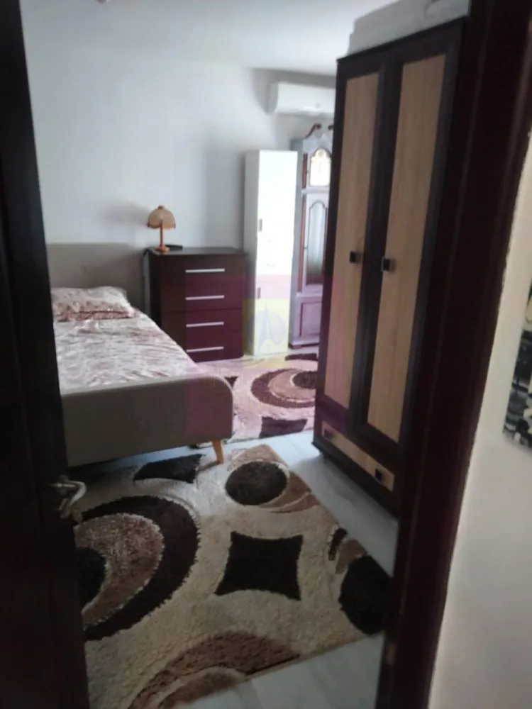 Garsoniera Bragadiru central- Anaf. - Compania imobiliara Apulum 94 va propune o garsoniera situata in Bragadiru- central, in apropiere de Anaf. 
Blocul este reabilitat termic. 
Garsoniera este la etajul 1/3, cu vedere stradala. 
Este decomandata, avand o suprafata de 40 mp cu tot cu balcon. 
Este renovata, cu centrala proprie pe gaze, gresie, faianta, parchet, termopan, aer conditionat. 
Se doreste a se vinde mobilata si utilata. 
Este libera si se poate preda imediat. 
Pentru vizionare si alte detalii nu ezitati sa ma contactati pe nr 0733683446- Laura Ionescu.