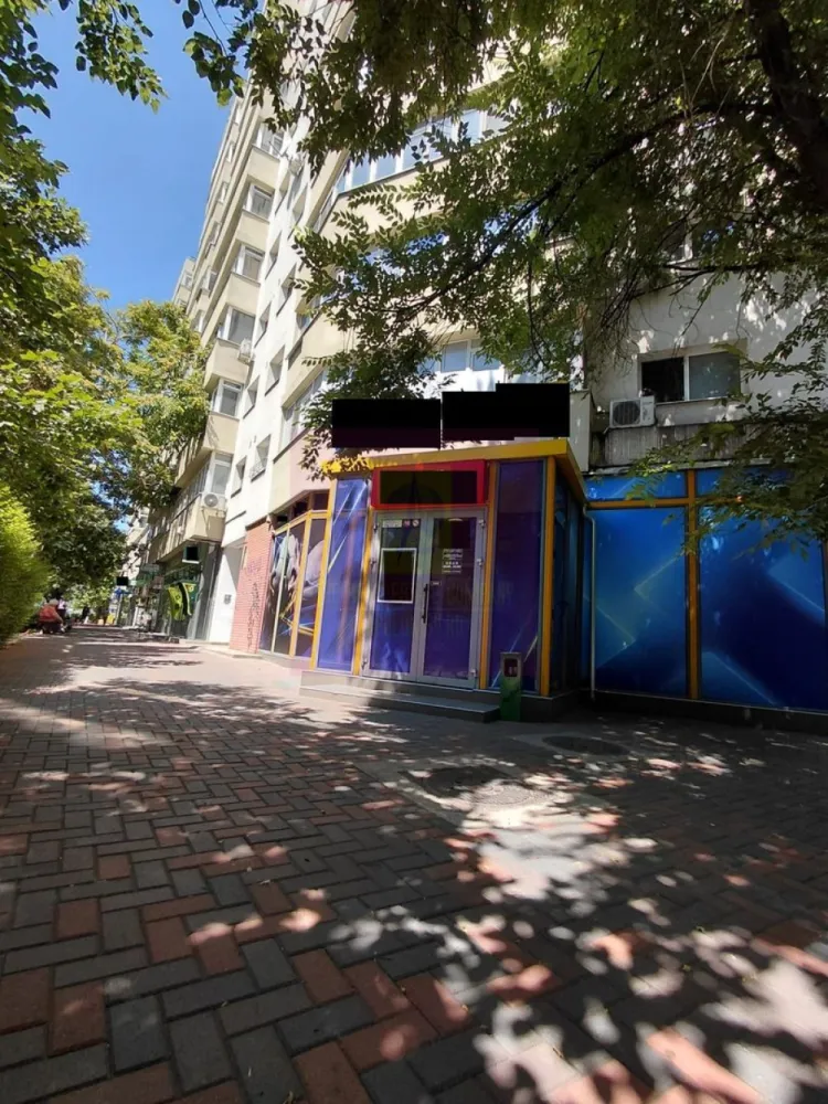 Vând spațiu comercial in zona Titan - Vând spațiu comercial închiriat, cu contract pe următorii 10 ani in zona Titan, cu o suprafata de 140mp, cu vitrina 12ml, cu intrare suplimentara prin spate.
Pentru detalii si vizionari contactati agentul Dona Camelia 0733683461