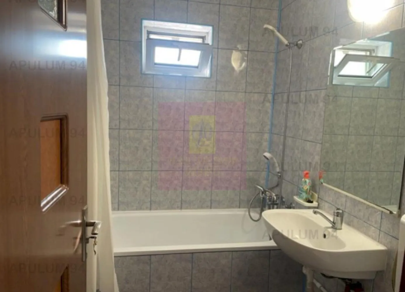 Apartament 2 camere 13 Septembrie- Unitatea de Pompieri. - Compania imobiliara Apulum 94 va propune spre inchiriere un apartament de 2 camere situat pe 13 Septembrie- stradal, in apropiere de Unitatea De Pompieri.
Apartamentul are vedere laterala. Este semidecomandat, are o impartire foarte buna, cu camere mari, patrate si luminoase.
Esre renovat- gresie, faianta, parchet, aer conditionat. 
Este mobilat si utilat in totalitate. 
Pentru vizionare si mai multe detalii nu ezitati sa ma contactati pe nr 0733683446- Laura Ionescu.