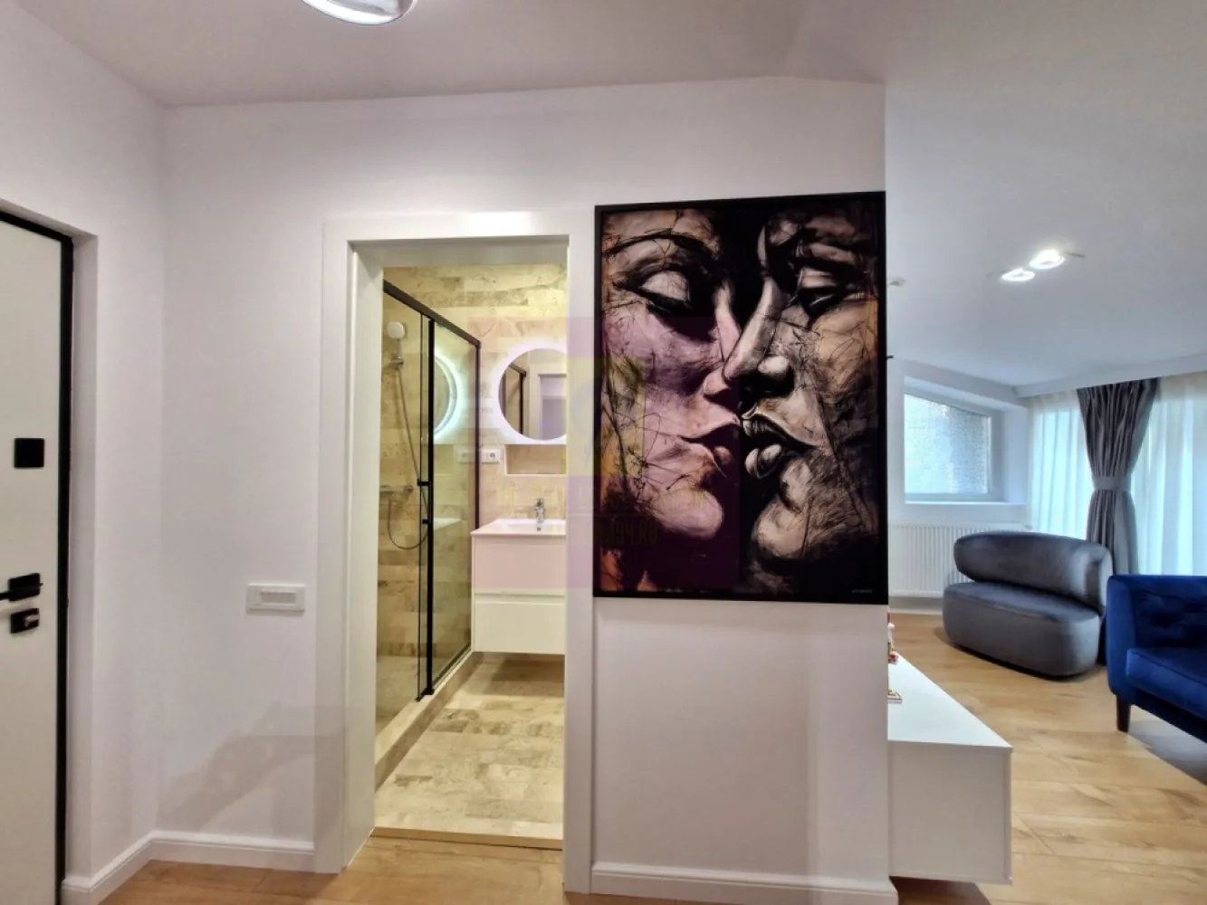 Apartament cu 2 bai si loc de parcare in Sinaia - Apartament elegant cu 2 camere, 2 băi și loc de parcare propriu, de vânzare în Sinaia

Agentia Imobiliară Mervani vă prezintă un apartament deosebit, situat într-o zonă semicentrală a stațiunii Sinaia, la etajul 1 al unei vile cochete cu doar 5 apartamente de vacanță. Proprietatea este ideală atât pentru locuire permanentă, cât și ca locuință de vacanță sau investiție în regim hotelier.

Apartamentul are o suprafață construită de 58 mp și este compartimentat modern, oferind:

 living luminos cu bucătărie open-space complet mobilată și utilată;
 dormitor confortabil;
 două băi;
 balcon;
 hol.

Finisajele sunt de foarte bună calitate, realizate într-un stil elegant și contemporan, iar locuința se vinde la cheie, gata pentru mutare.

Proprietatea beneficiază de:

 loc de parcare propriu;
 centrală termică proprie pe gaz, amplasată într-un spațiu tehnic comun;
 acces facil pe drum asfaltat;
 poziționare excelentă, la doar câteva minute de centrul stațiunii Sinaia.

Datorită amplasării într-o vilă exclusivistă și a numărului redus de apartamente, această proprietate oferă liniște, intimitate și confort, fiind o alegere excelentă pentru cei care își doresc o locuință într-una dintre cele mai apreciate stațiuni montane din România.

Proprietate listată de Agenția Imobiliară Mervani
0729 935 536