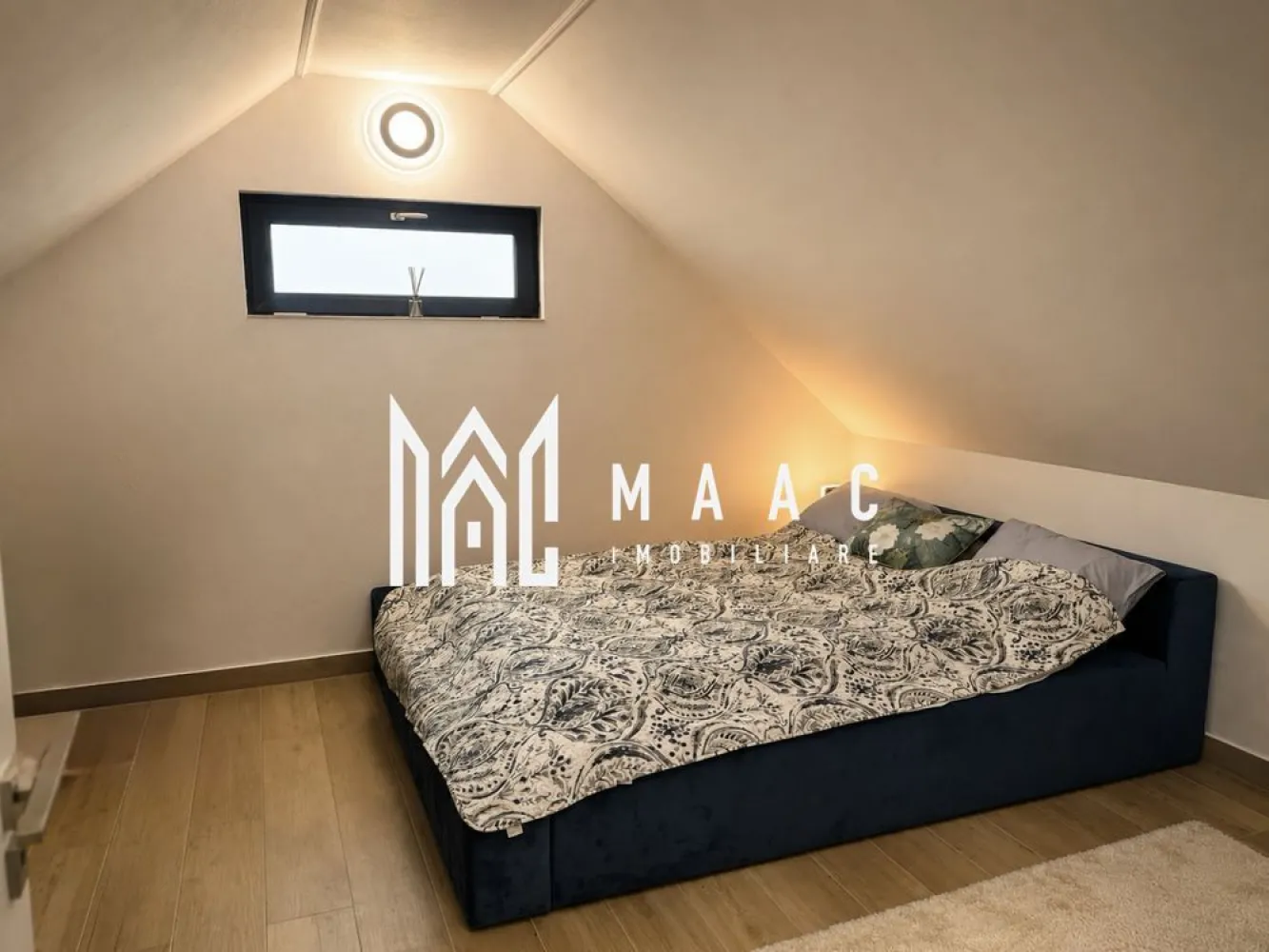 Case de închiriat Sibiu | Lazaret | 4 camere, 150 mpu, teren 300 mp - Casă individuală de închiriat în Lazaret, Sibiu, reper Balanța, cu 150 mp utili, teren de 300 mp și 4 camere. Finalizată în 2018, se închiriază mobilată și utilată, cu disponibilitate imediată.

Detalii proprietate:
• Casă individuală, singură în curte
• Compartimentare: 4 camere, 3 dormitoare, 2 băi, 1 bucătărie și 1 terasă
• Stare interioară: ultrafinisat
• Structură din cărămidă și acoperiș din țiglă
• 2 locuri de parcare

Proprietatea este situată în zona Lazaret, cu reper Balanța.

Contactează echipa MAAC pentru disponibilitate.

Cod anunț: CP3226299