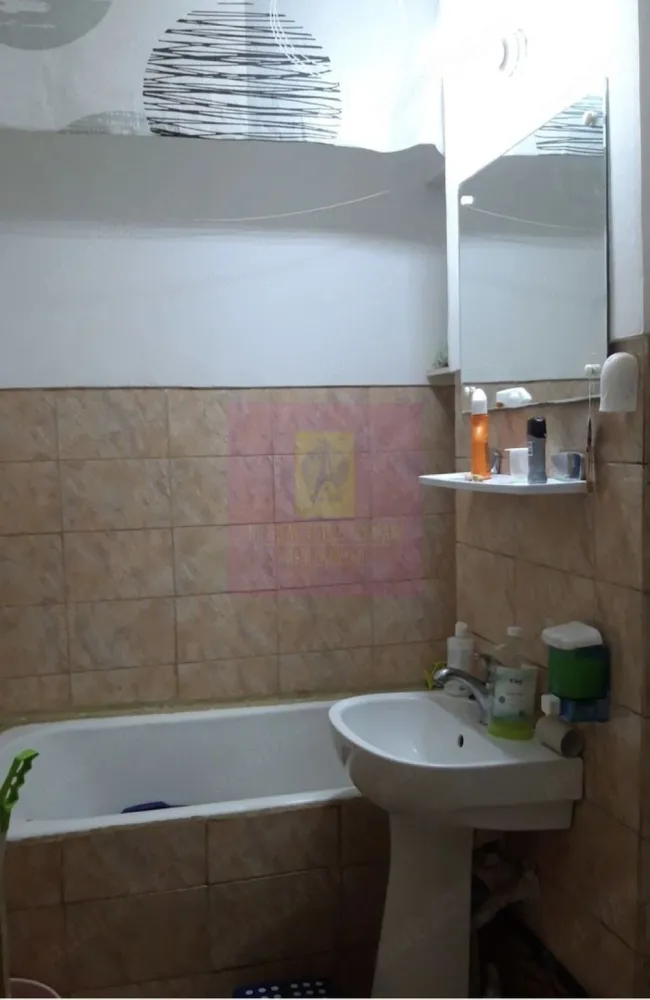 Vanzare a apartament 2 camere confort 2 Colentina-D-na Ghica - VANZARE APARTAMENT 2 CAMERE CONFORT 2, BLOC 1976, DECOMANDAT, BALCON INCHIS TERMOPAN, ETAJUL 5, CENTRALA PROPRIE, REPARTITOARE APĂ RECE ŞI APĂ CALDĂ (CITIRE RADIO), REPARTITOARE CĂLDURĂ (CITIRE RADIO), CONTUAR ENERGIE ELECTRICA (CITIRE AUTOMATĂ) MOBILAT ŞI UTILAT, CERTIFICAT ENERGETIC, BLOC ANVELOPAT