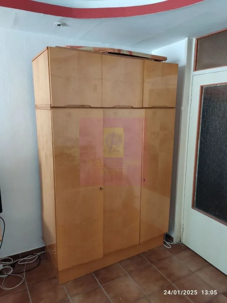 Garsoniera Vitan- zona Auchan. - Compania imobiliara Apulum 94 va propune spre vanzare o garsoniera situata in zona Calea Vitan- in apropoere de Auchan.
Este situata intr-un bloc de garsoniere si are vedere spate, ceea ce confera mai multa liniste. 
Interiorul este semirenovat, cu gresie, faianta, termopan.
Pentru vizionare si alte detalii nu ezitati sa ma contactati e nr 0733683446- Laura Ionescu.