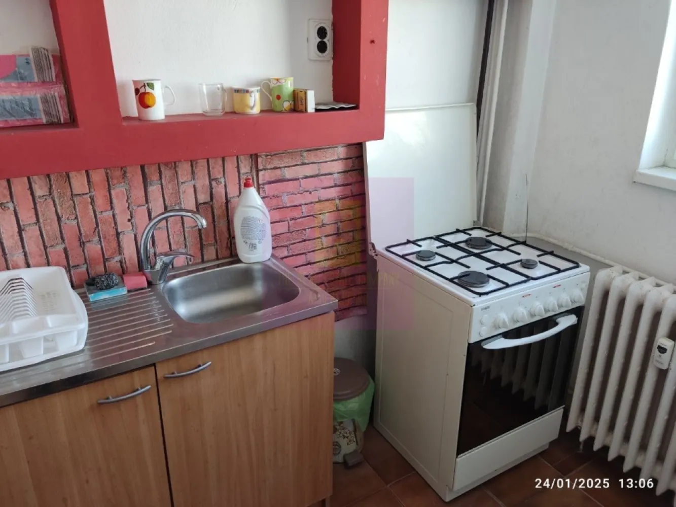 Garsoniera Vitan- zona Auchan. - Compania imobiliara Apulum 94 va propune spre vanzare o garsoniera situata in zona Calea Vitan- in apropoere de Auchan.
Este situata intr-un bloc de garsoniere si are vedere spate, ceea ce confera mai multa liniste. 
Interiorul este semirenovat, cu gresie, faianta, termopan.
Pentru vizionare si alte detalii nu ezitati sa ma contactati e nr 0733683446- Laura Ionescu.