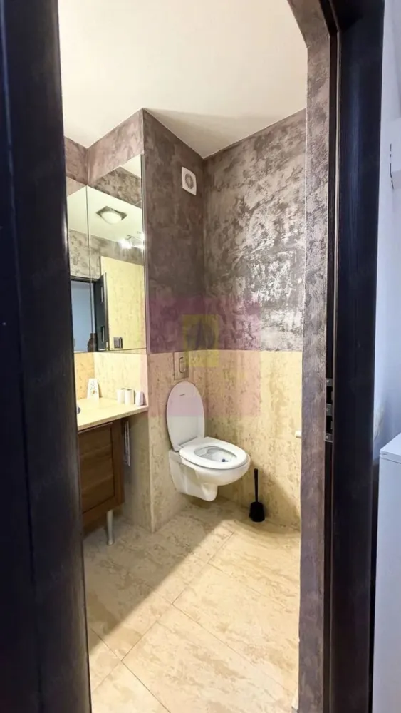 Vanzare apartament 2 camere Dristor-Mihai Bravu - Compania Imobiliara Apulum94 va propune pentru cumparare un apartament de 2 camere aflat in zona Dristor-Mihai Bravu la maxim 8 minute de ststie de metrou, la cateva minute de statie de tranvai: 1, 10, 23, sau autobuzele 123 si 135. Blocul a fost construit in 2008, are doar 4 etaje, iar acett apartament este la etajul 1. Apartamentul este cu bucatarie deschisa, este amenajat cu gresie, faianta, parchet, trmopan, usa metalica, centrala termica proprie, aer conditionat. Se vinde mobilat si utilat. Blocul are lift si rampa la intrare. In proximitate se gasesc magazine precum Kaufland, Jisk, ,DM, Deichman, Mall-Vitan