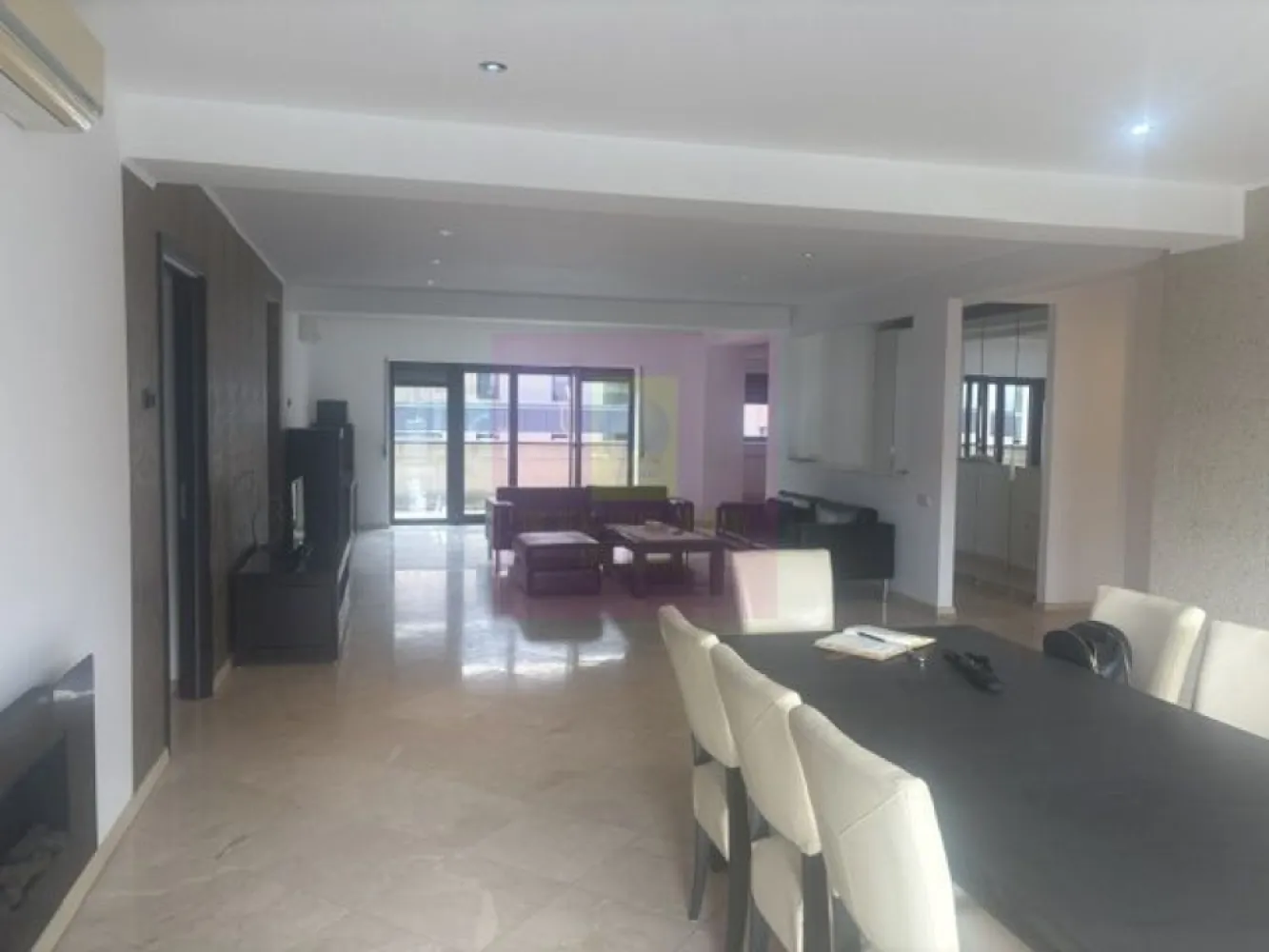 Apartament 4 camere Baneasa- Sisesti. - Compania imobiliara Apulum 94 va propune un apartament de 4 camere situat in zona Baneasa- Gheorghe Ionescu Sisesti cu Sos Straulesti. 
Blocul este retras fata de strada principala, ceea ce confera mai multa liniste si intimitate, dar la o distanta foarte mica fata de mijloacele de transport. 
Apartamentul este la parter inalt din 4 etaje. Este un apartament generos, avand o suprafata utila de 120 mp la care se adauga 2 terase, una de 28 mp si cealalta de 30 mp. 
Bucataria este deschisa cu livingul , cele doua avand in total o suprafata de 65 mp.
Interiorul are termopan, jaluzele verticale, gresie, faianta, parchet, 2 aparate de aer conditionat, centrala termica cu incalzire prin pardoseala. 
Apartamentul este liber si se poate preda imediat. 
Pentru vizionare si mai multe detalii nu ezitati sa ma contactati pe nr 0733683446- Laura Ionescu.