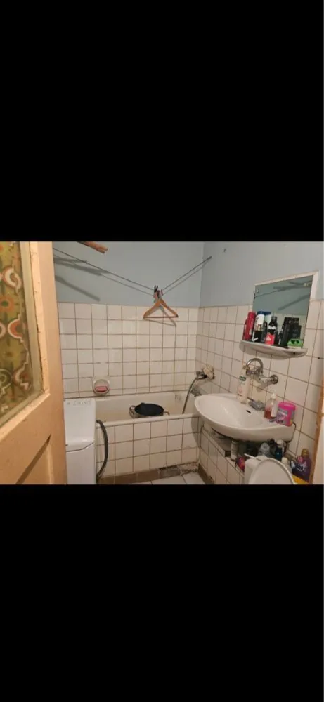 BRASADAS vinde ap 3 cam etaj 4/4 in Carpati 2. - Agenția imobiliara BRASADAS vinde apartament cu 3 camere la etajul 4/4 in Carpați 2.
Acoperis renovat anul trecut. Beci 12mp.
Www.brasadas.com.